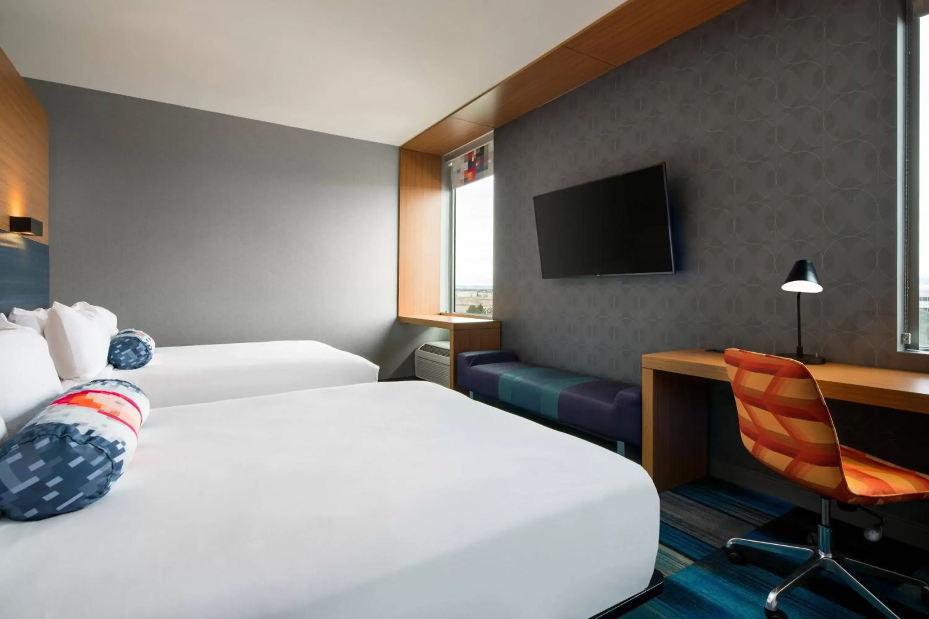 Photo of the whole room, Bed in Aloft Denver Airport at Gateway Park