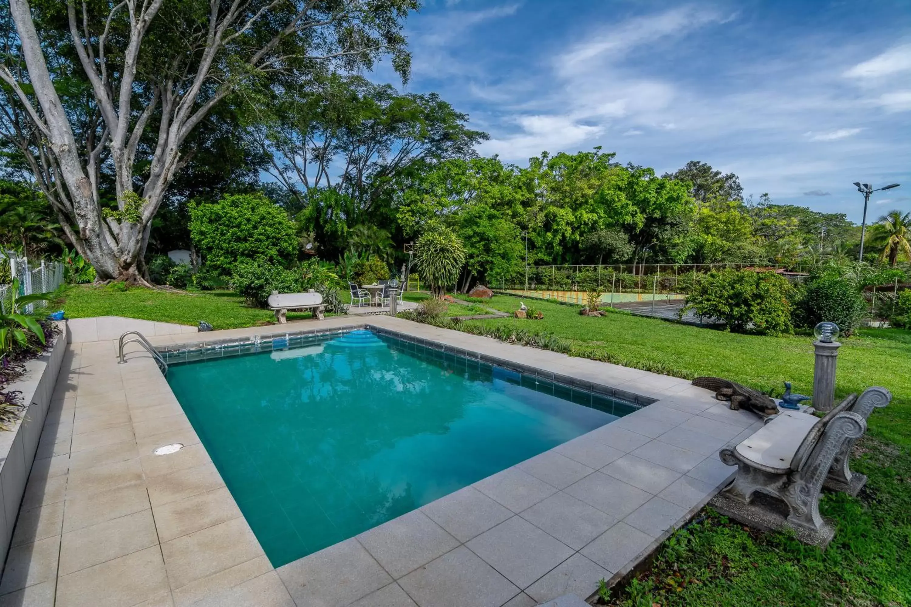 Swimming Pool in Villa Margarita