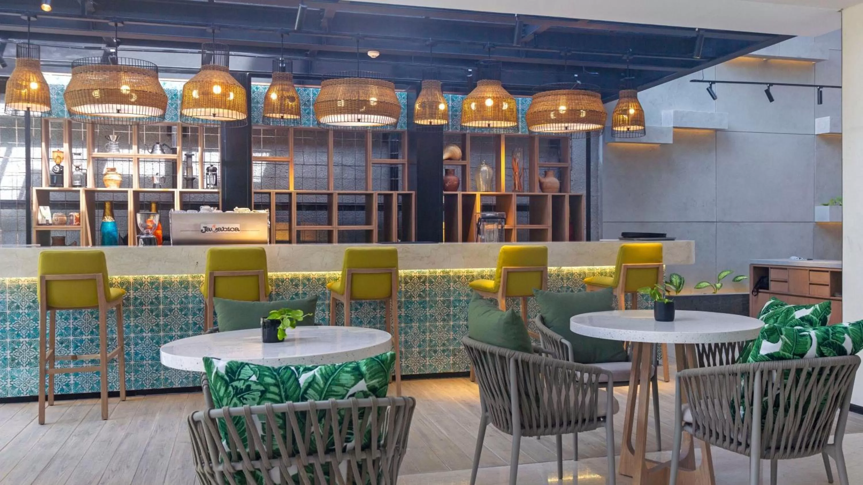 Lounge or bar in Holiday Inn Bali Sanur by IHG