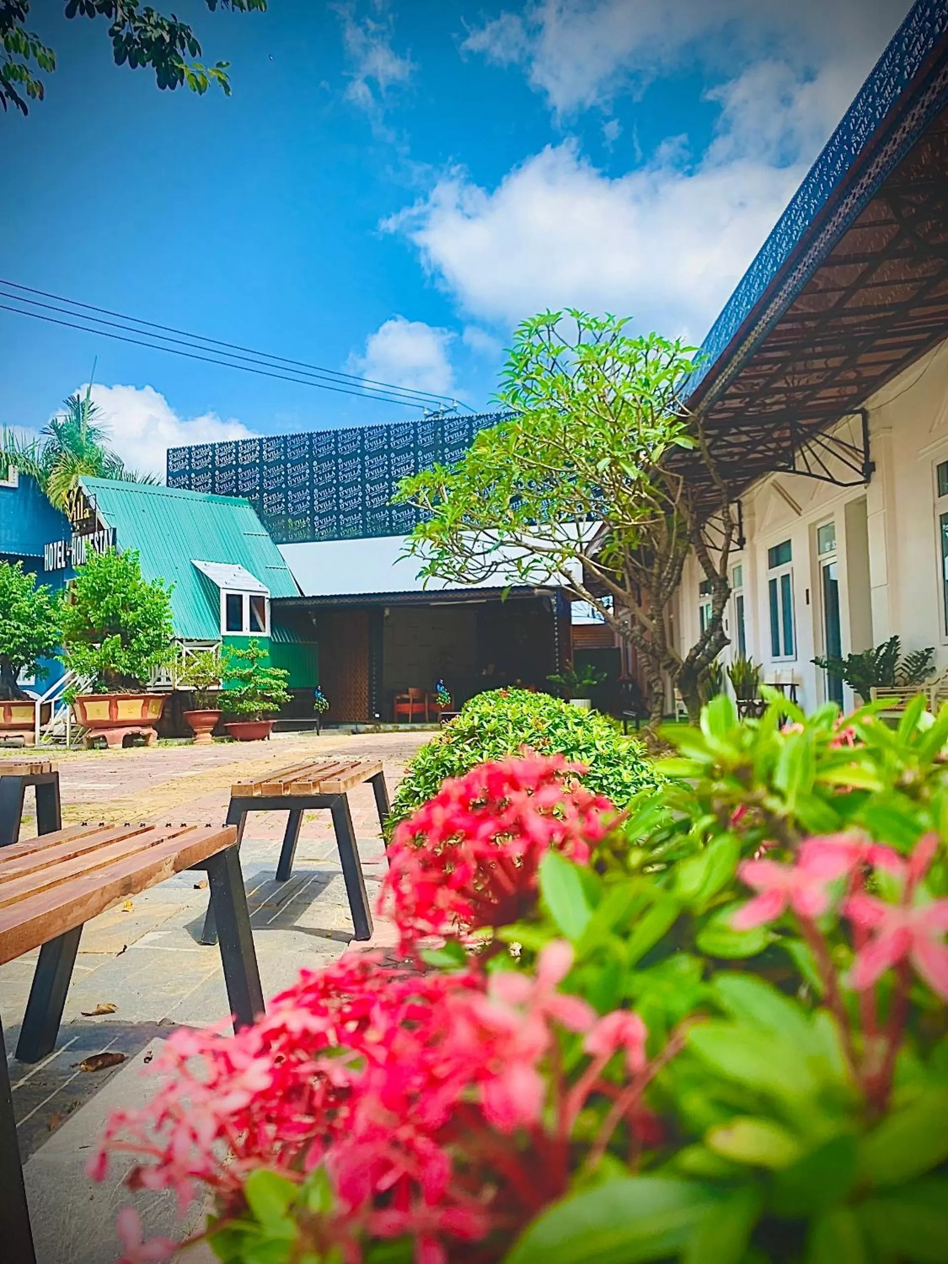 Property building in D'Villa Hotel - Homestay