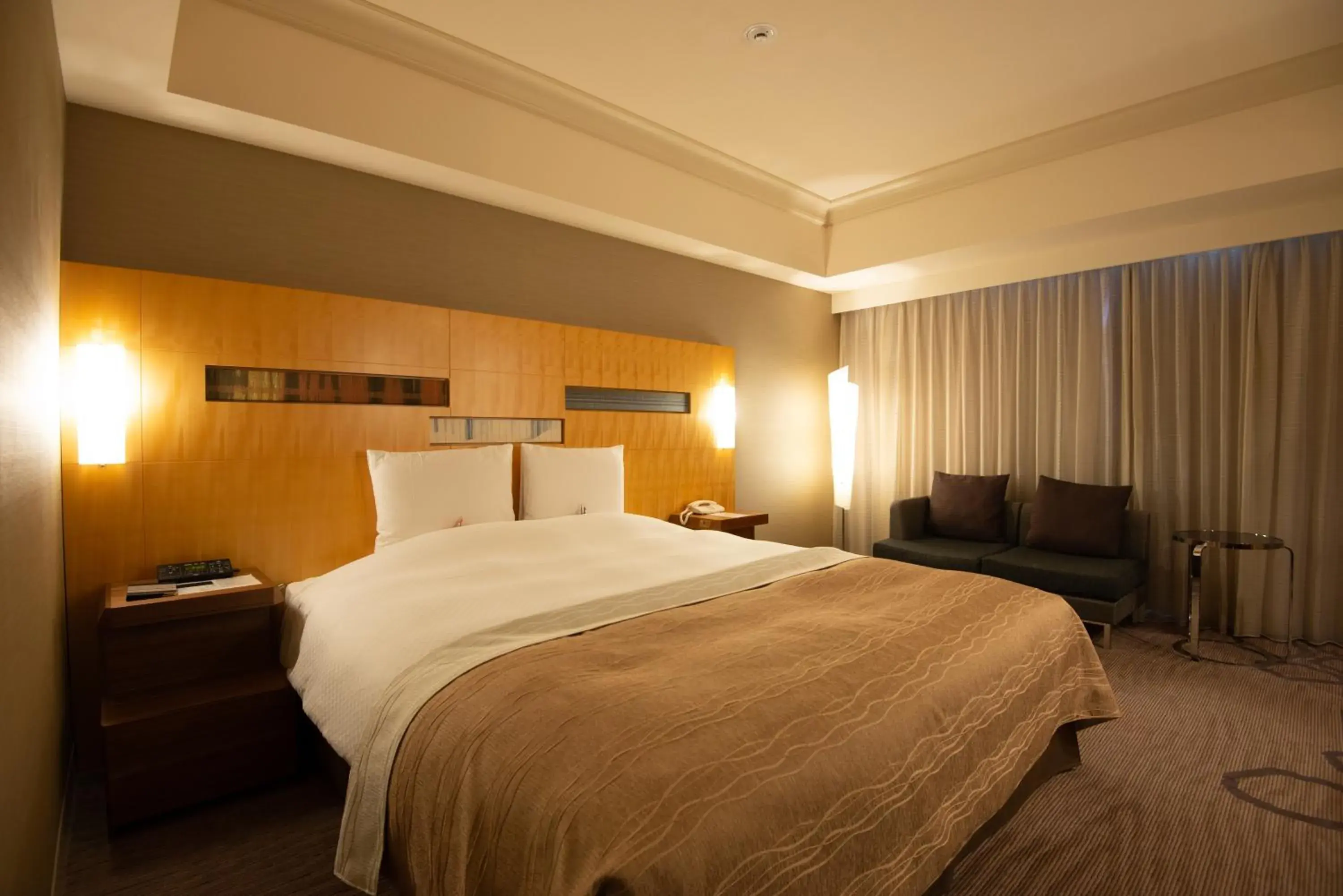 Photo of the whole room, Bed in Hotel Okura Fukuoka