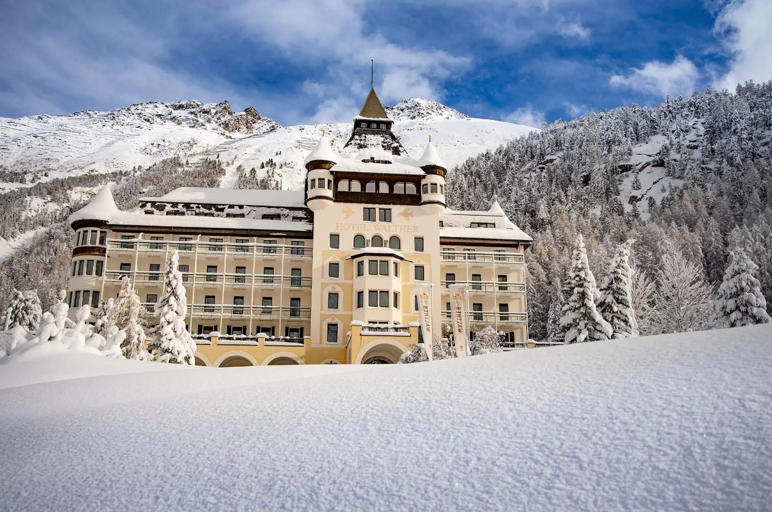 Facade/entrance, Winter in Hotel Walther - Relais & Châteaux