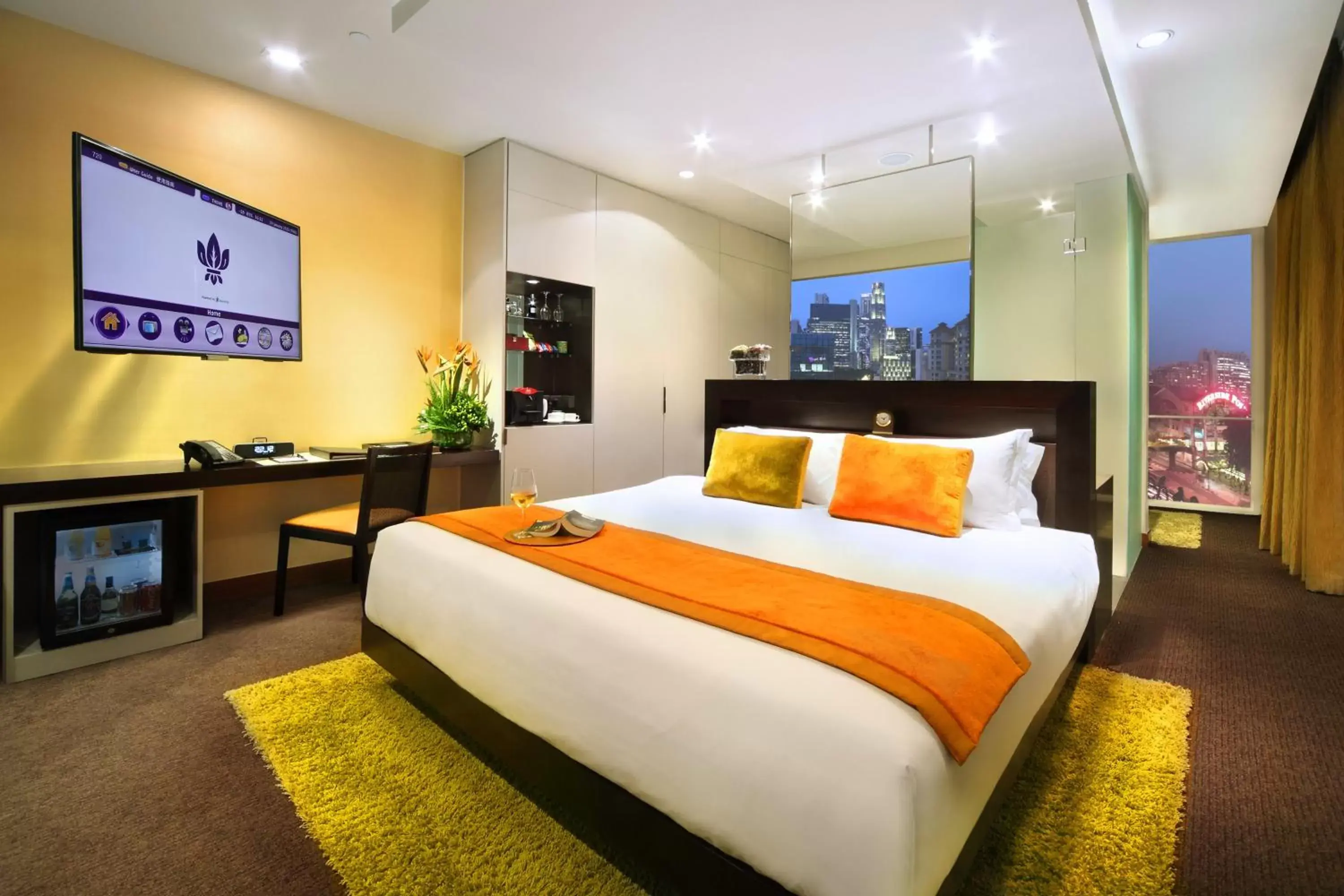 Photo of the whole room, Bed in Park Regis Singapore