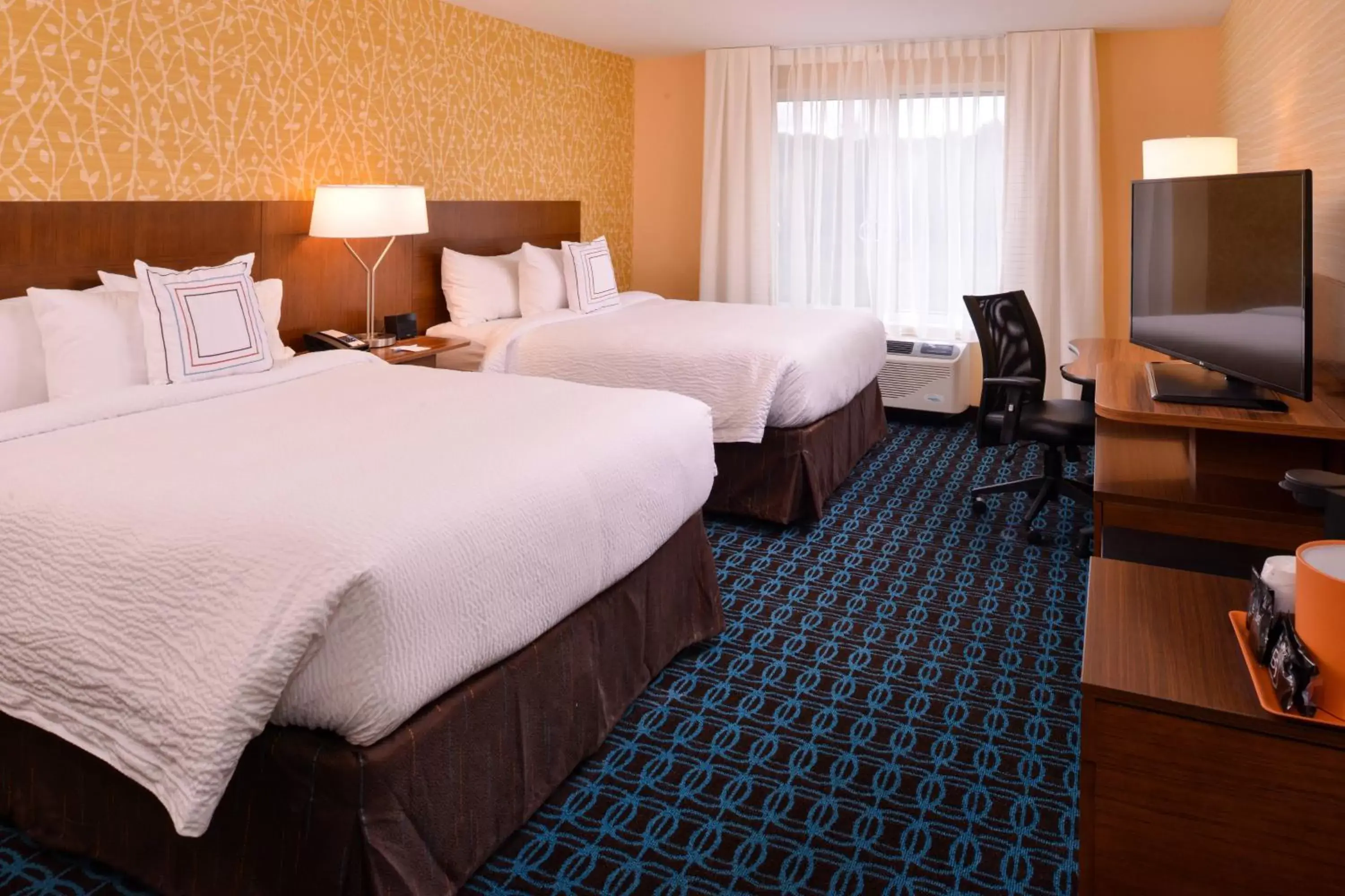 Photo of the whole room, Bed in Fairfield Inn & Suites by Marriott Plymouth White Mountains