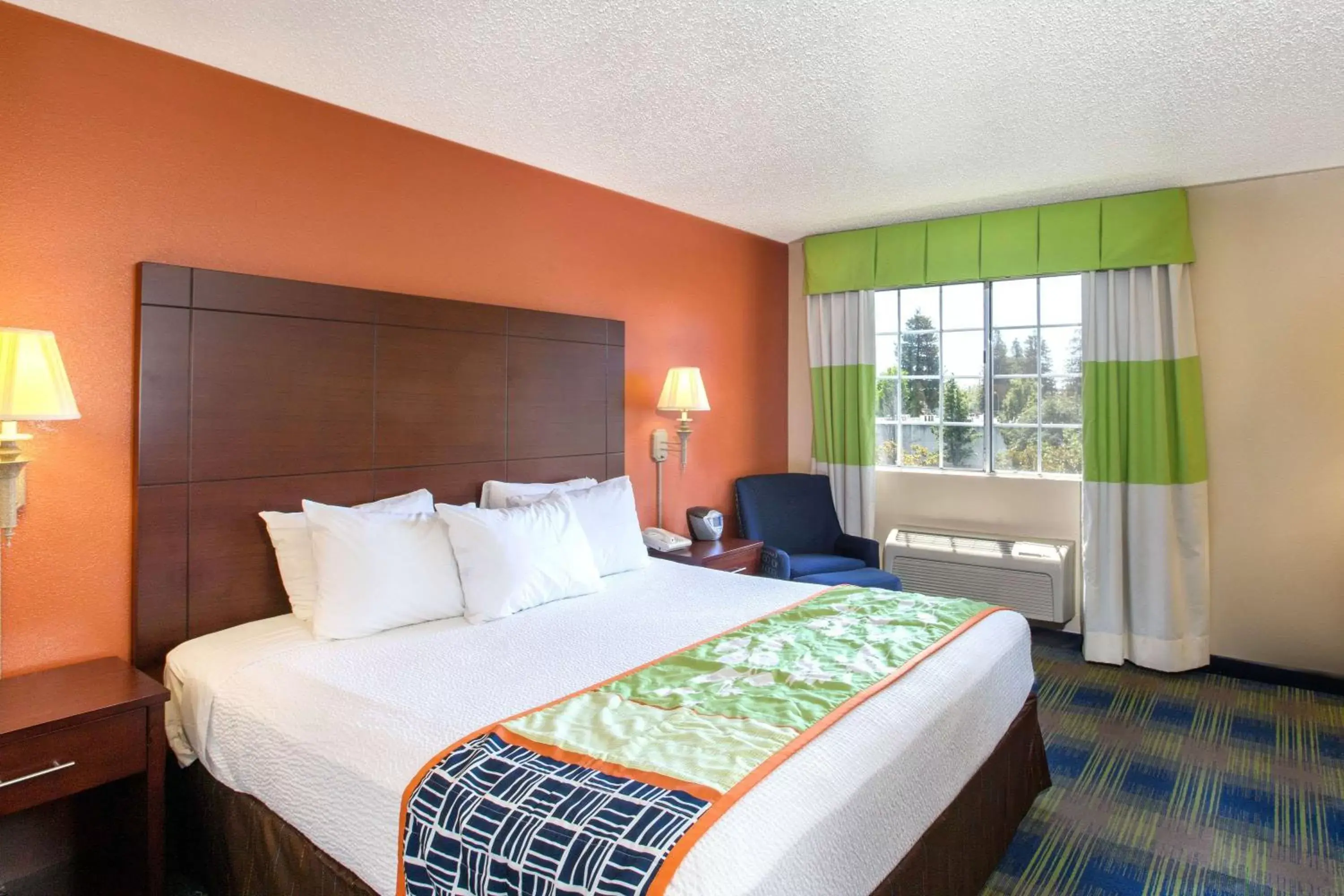 Photo of the whole room, Bed in Days Inn by Wyndham Fremont