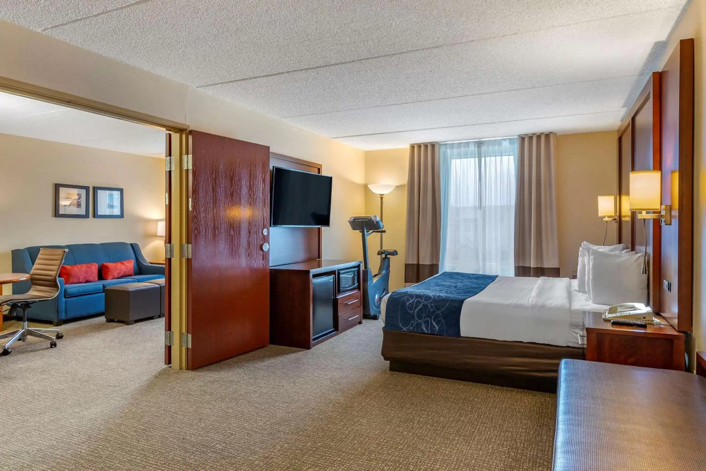 Photo of the whole room in Comfort Suites Manassas