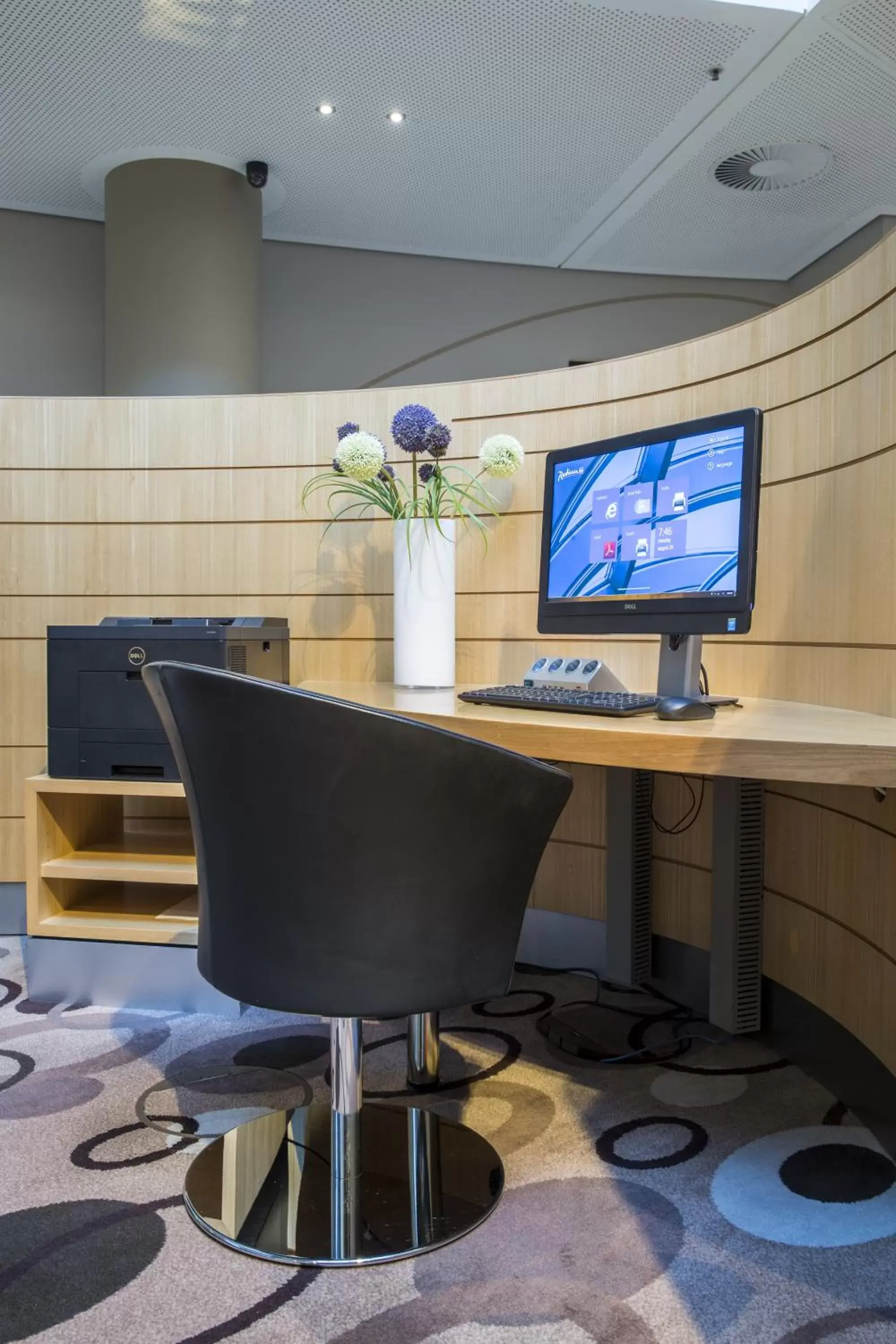 Business facilities, TV/Entertainment Center in Radisson Blu Hotel, Hamburg Airport