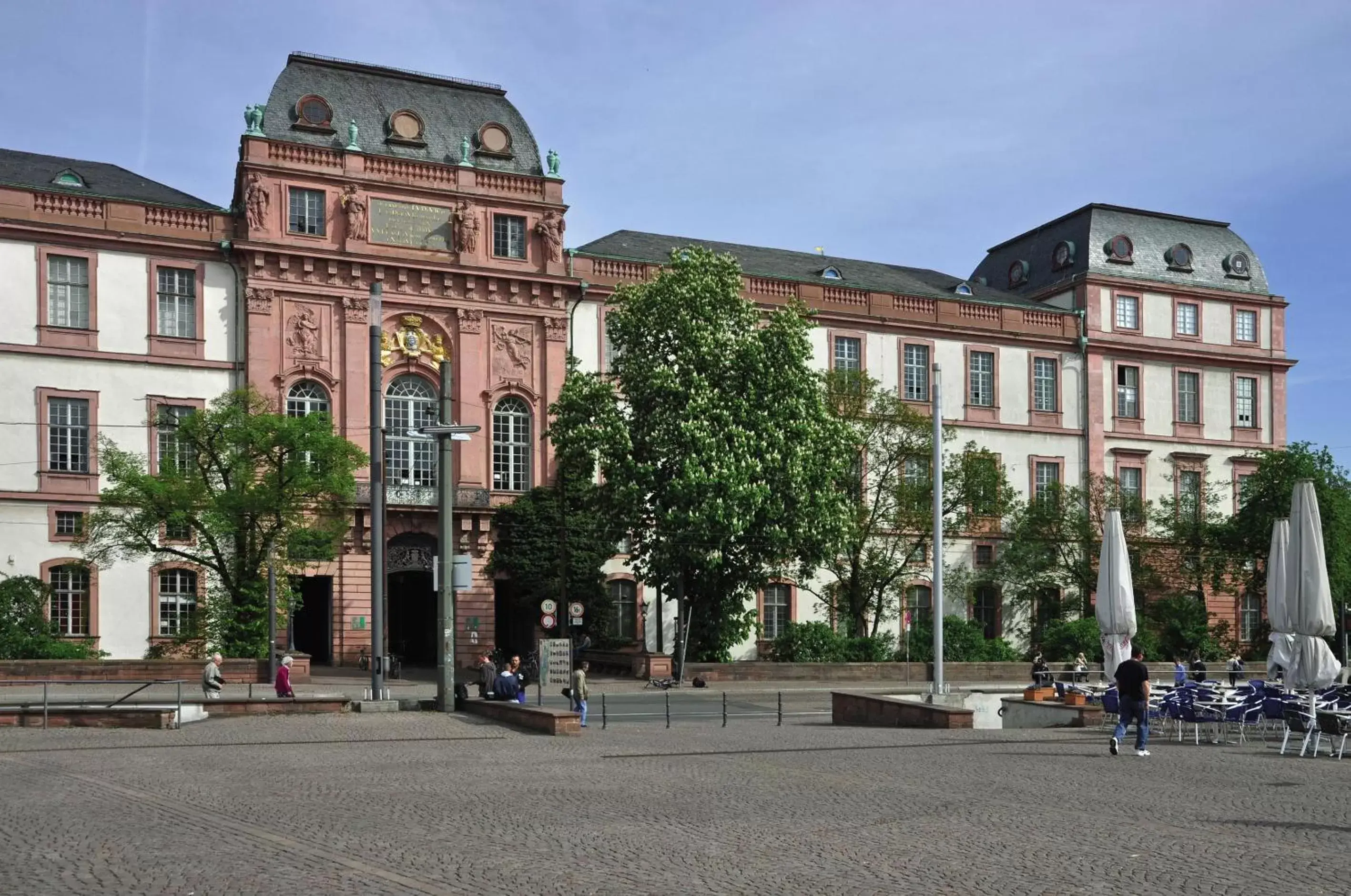 Nearby landmark, Property Building in IntercityHotel Darmstadt