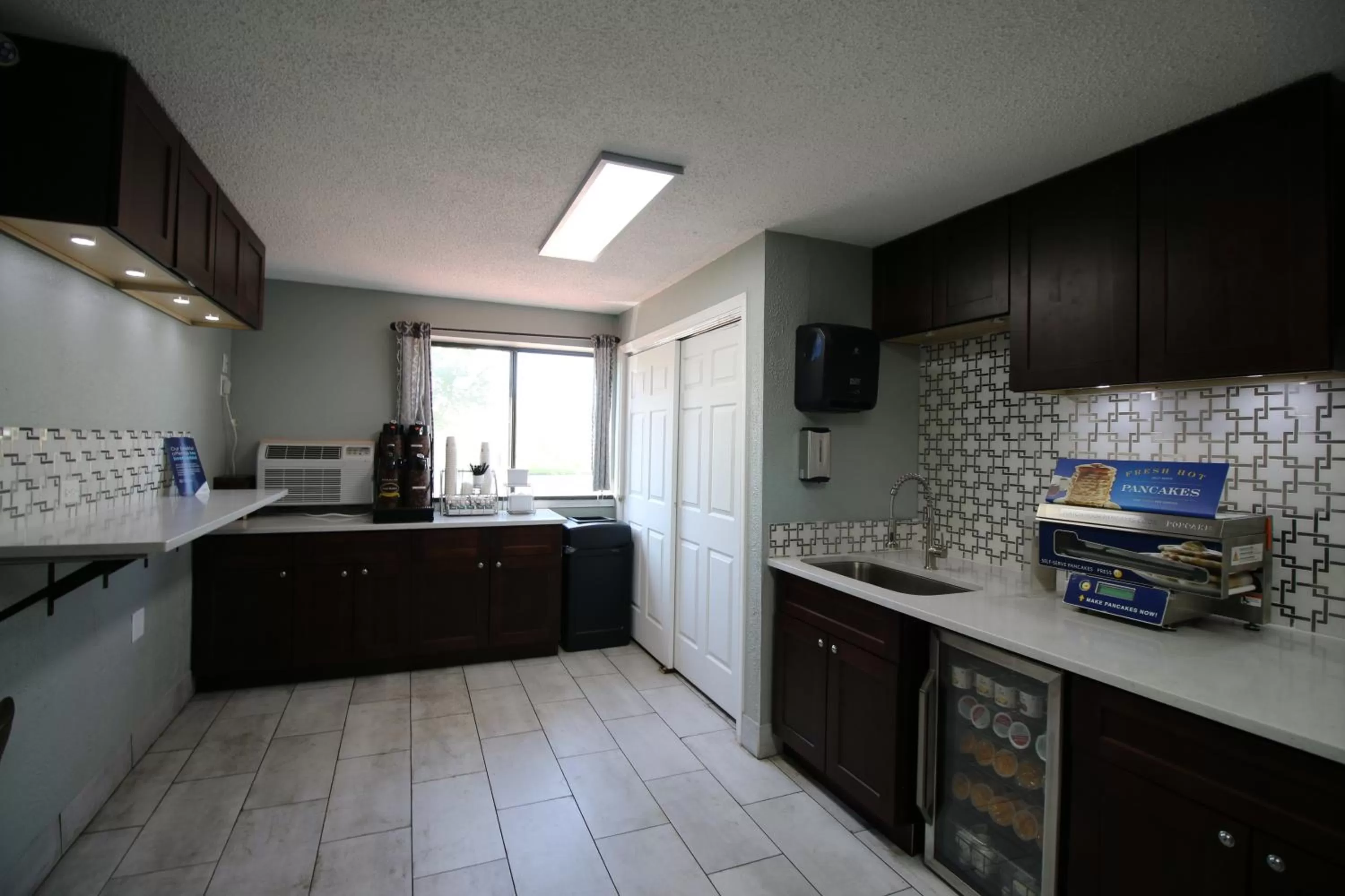 Super 8 by Wyndham Kenosha/Pleasant Prairie