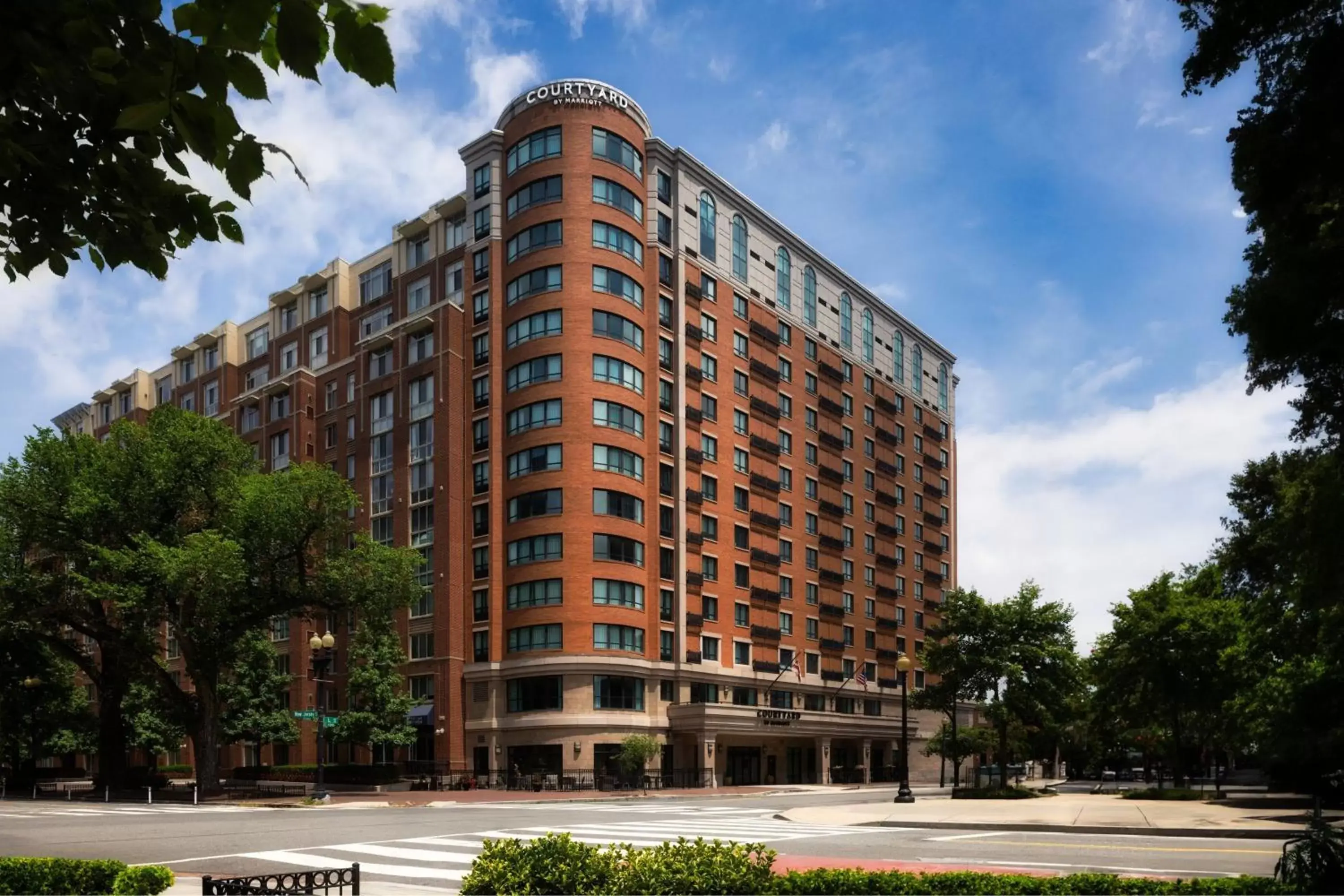 Property Building in Courtyard by Marriott Washington Capitol Hill/Navy Yard