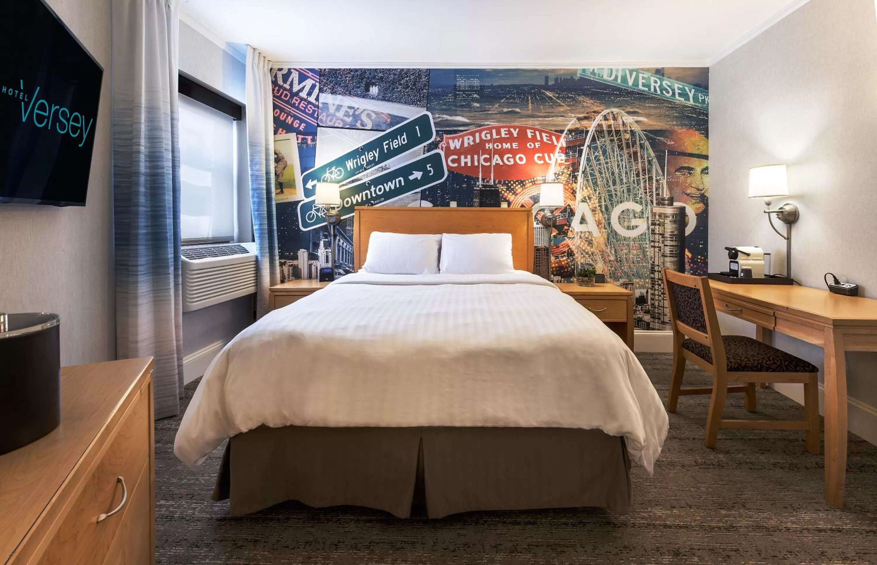 Bedroom, Bed in Hotel Versey Chicago Lincoln Park