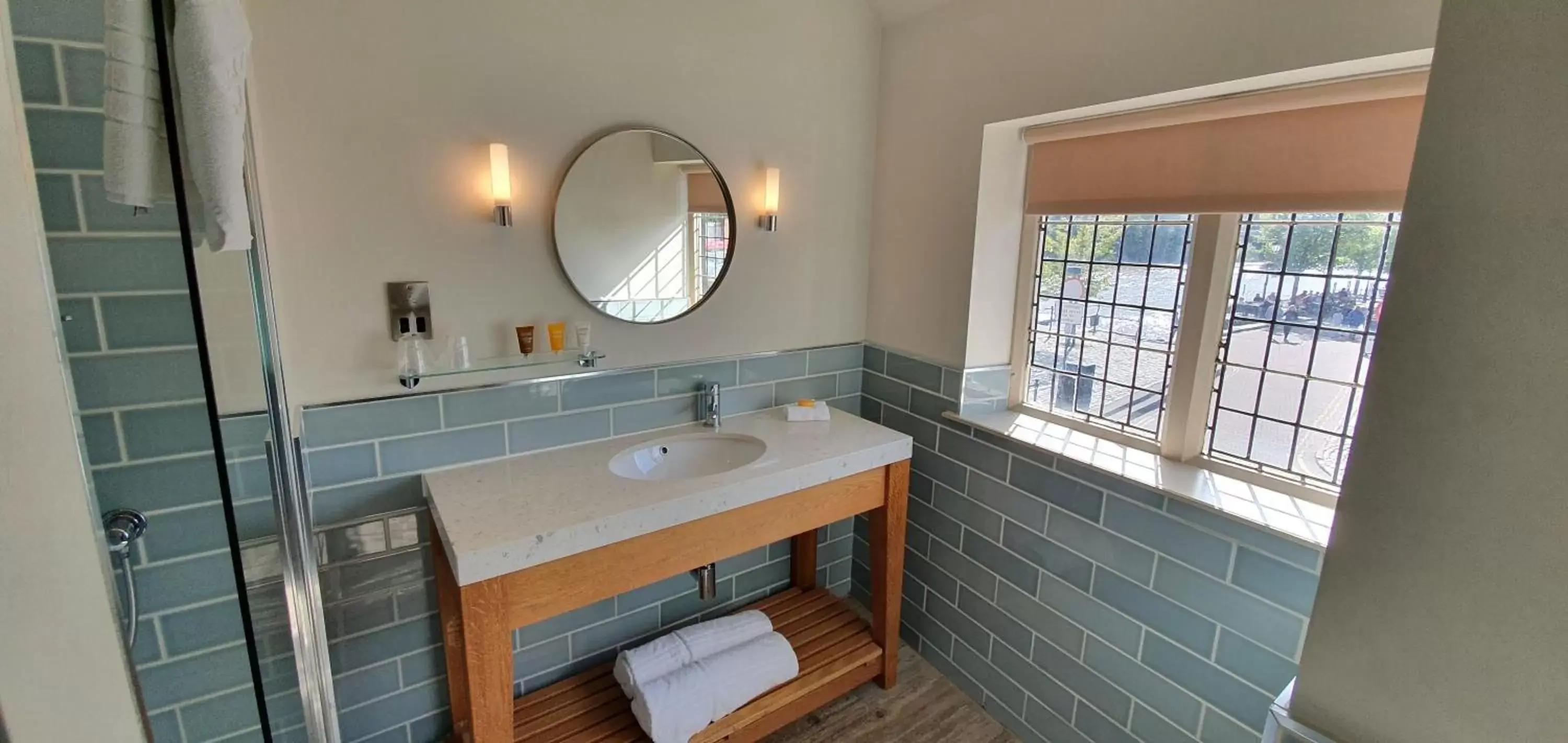 Bathroom in The Boathouse Inn & Riverside Rooms