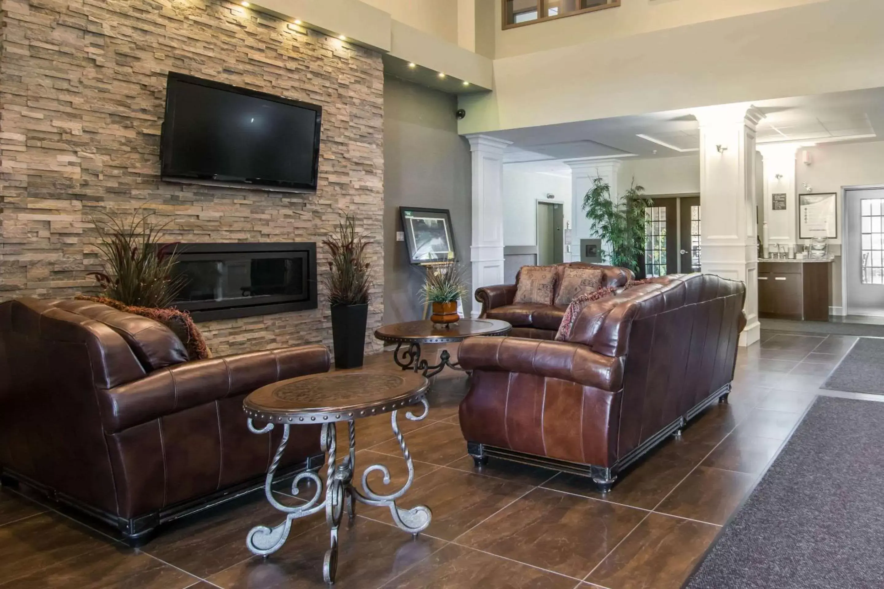 Lobby or reception, Seating Area in Comfort Inn & Suites Fort Saskatchewan