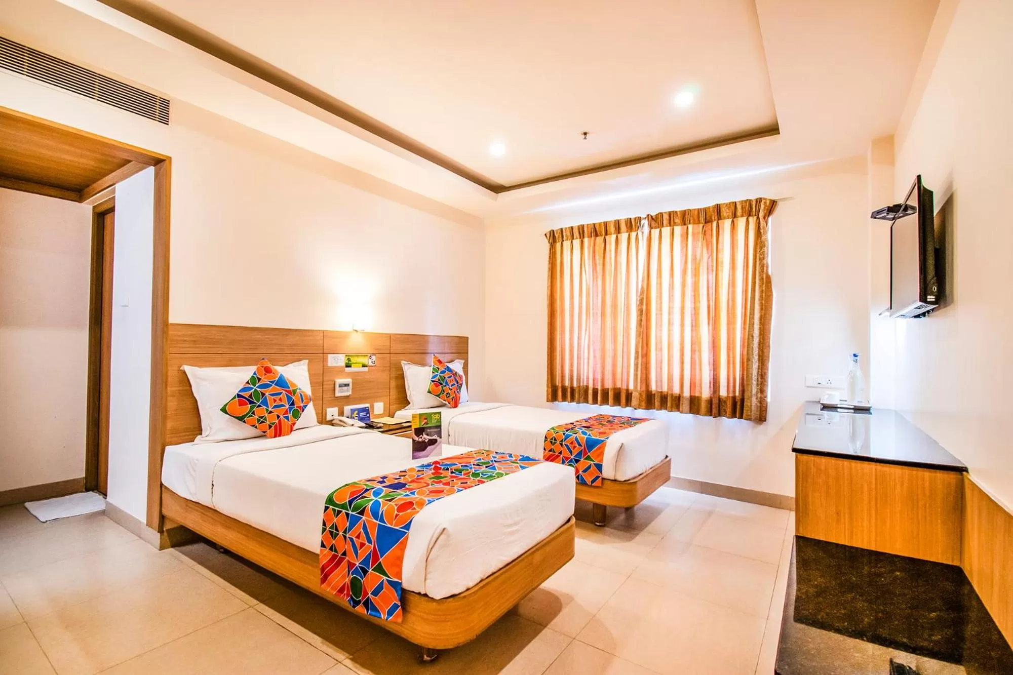 Coffee/tea facilities in FabHotel Prime Royal Castle Gandhipuram