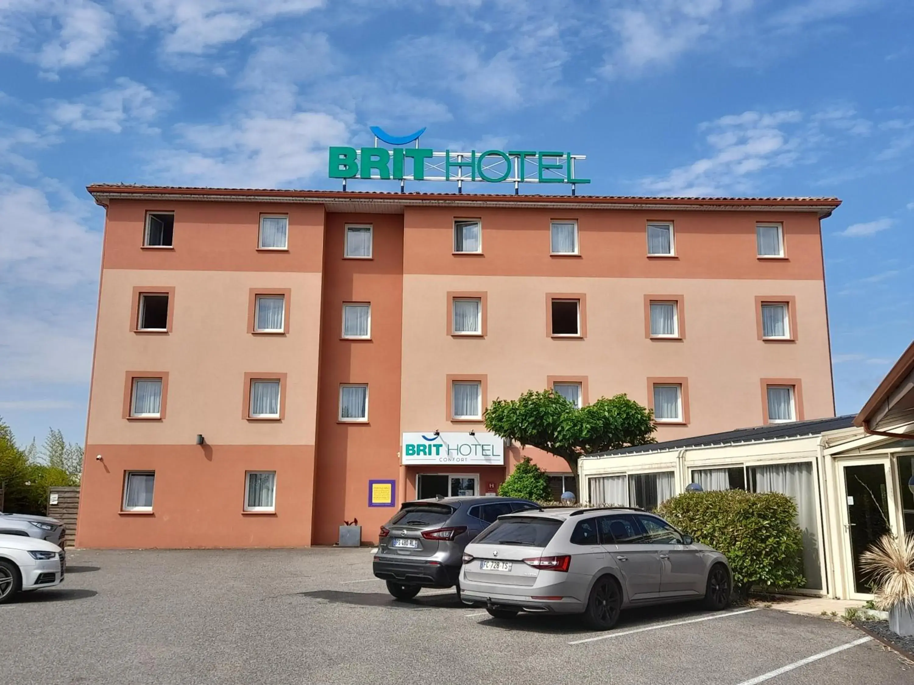 Property Building in Brit Hotel Confort Montauban