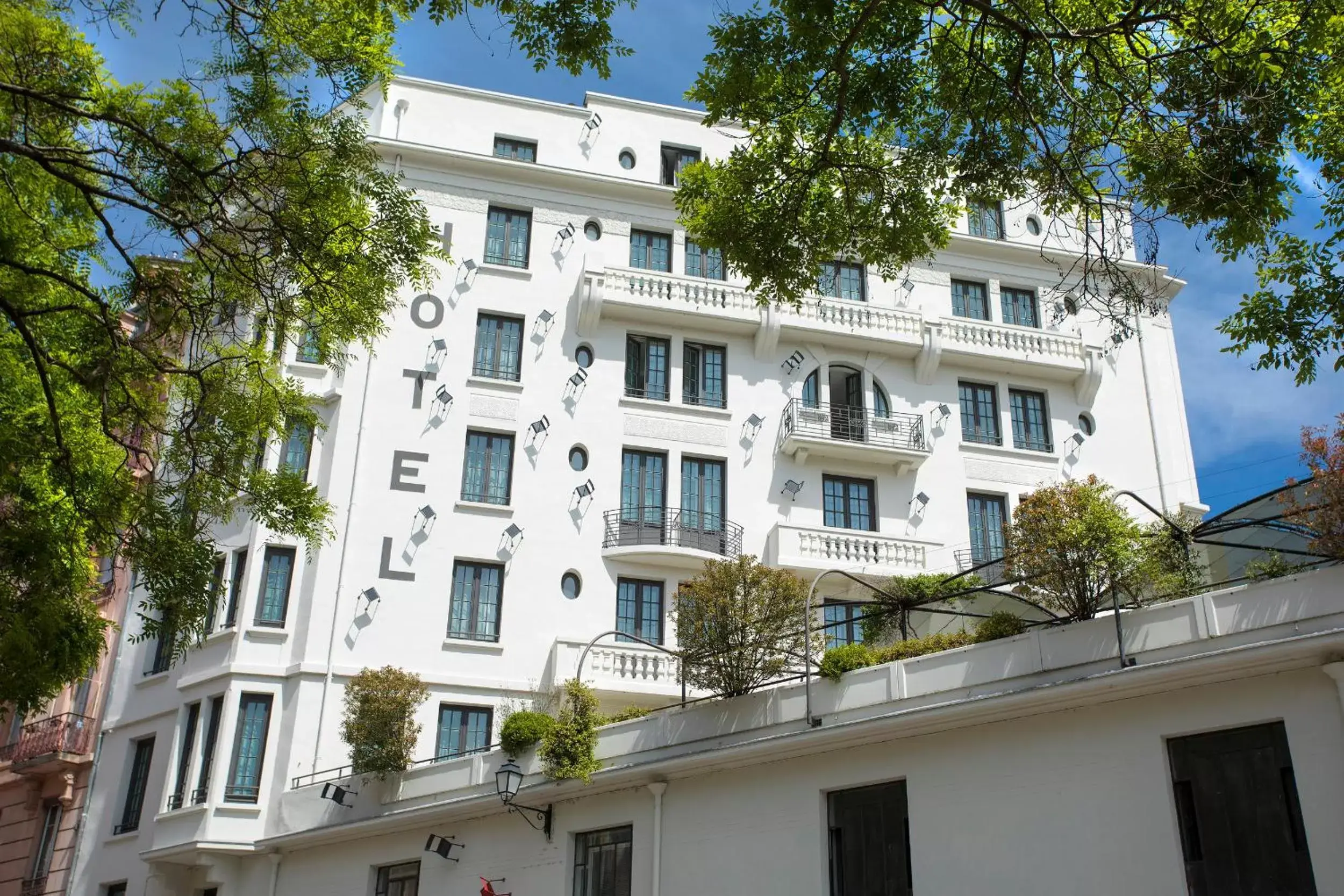 Facade/entrance, Property Building in Collège Hôtel