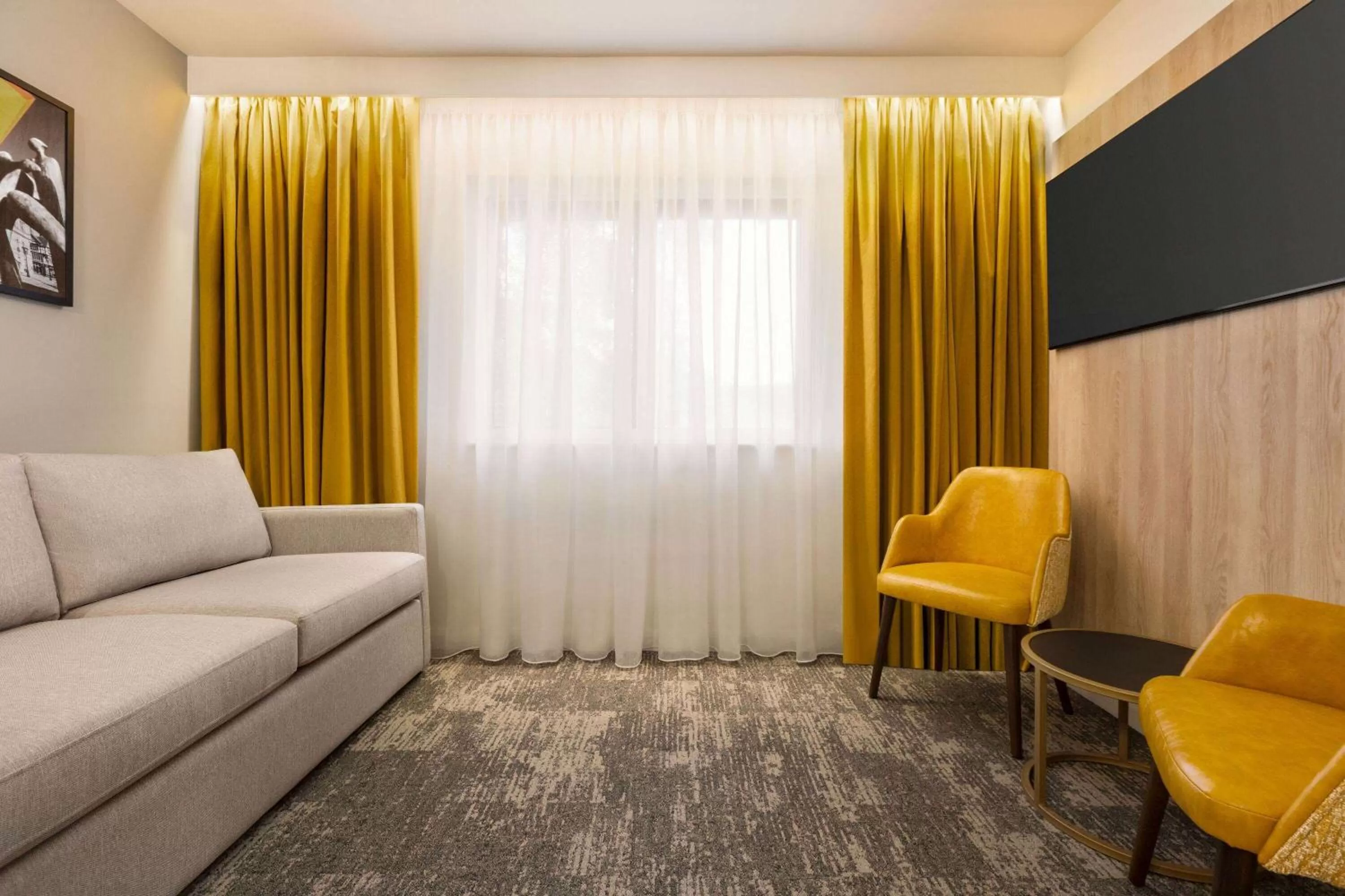 TV and multimedia in Super 8 by Wyndham Chester East