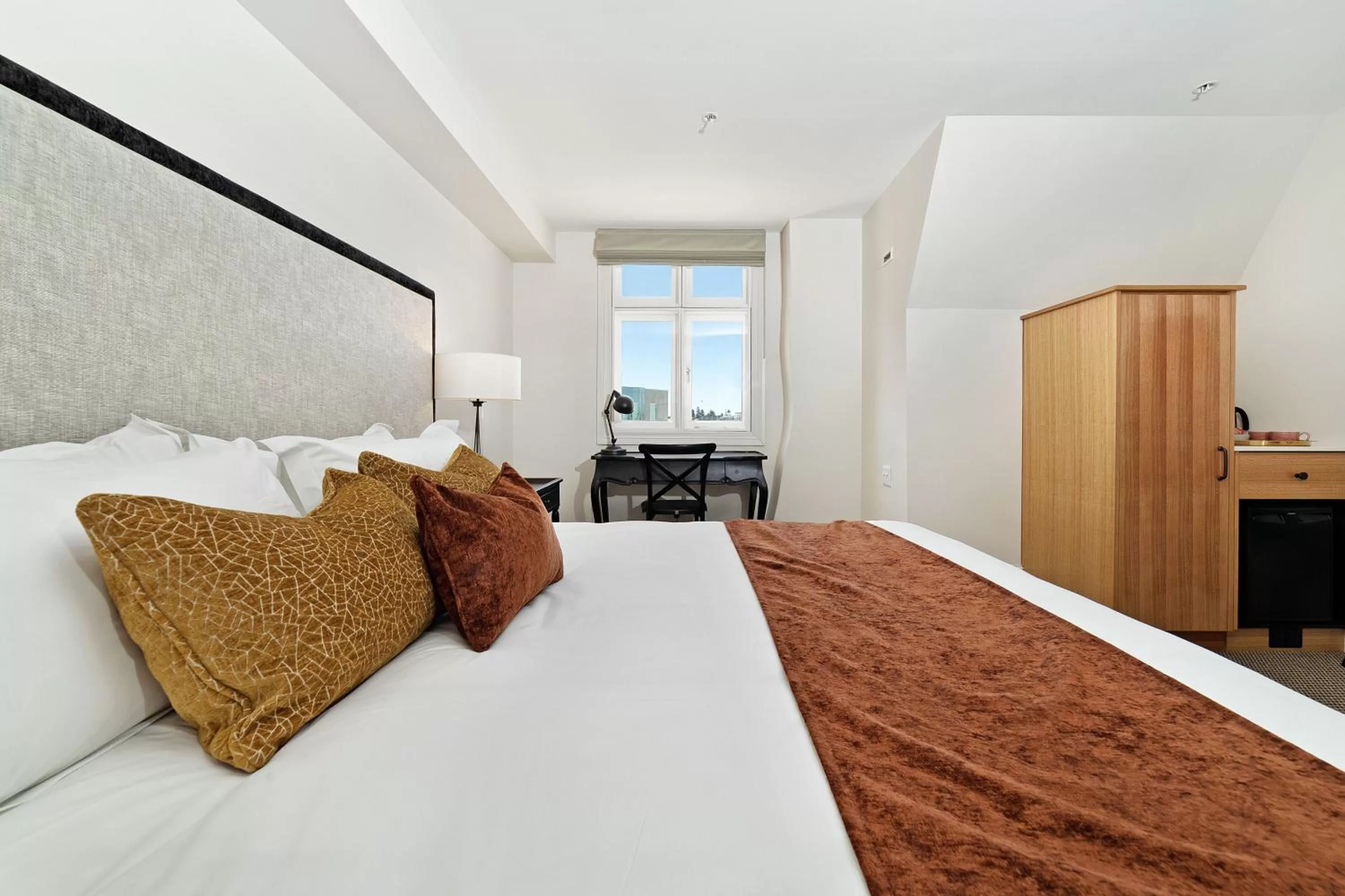 Bedroom, Bed in The National Hotel