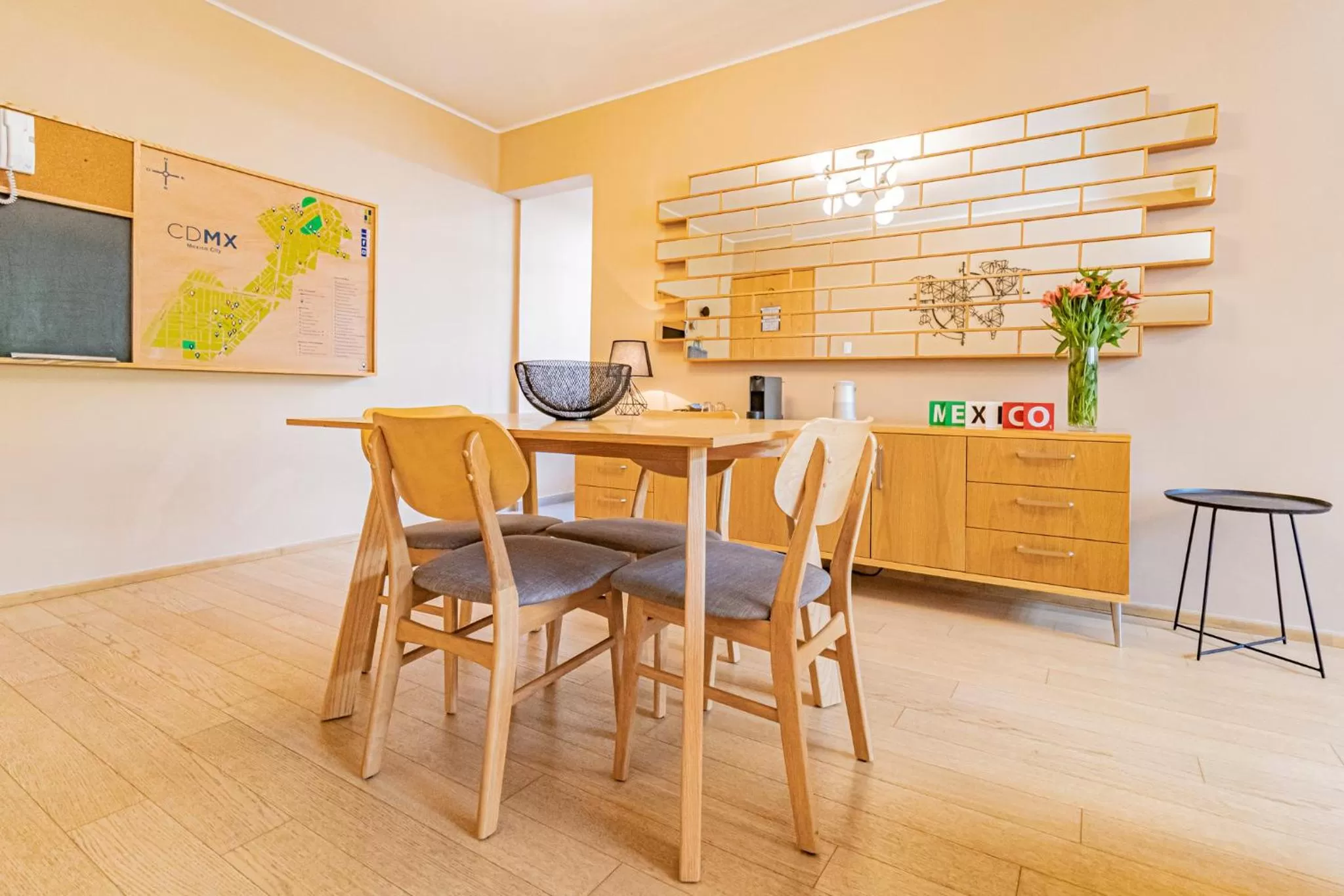 Dining area in Mi Zona Lodging WTC