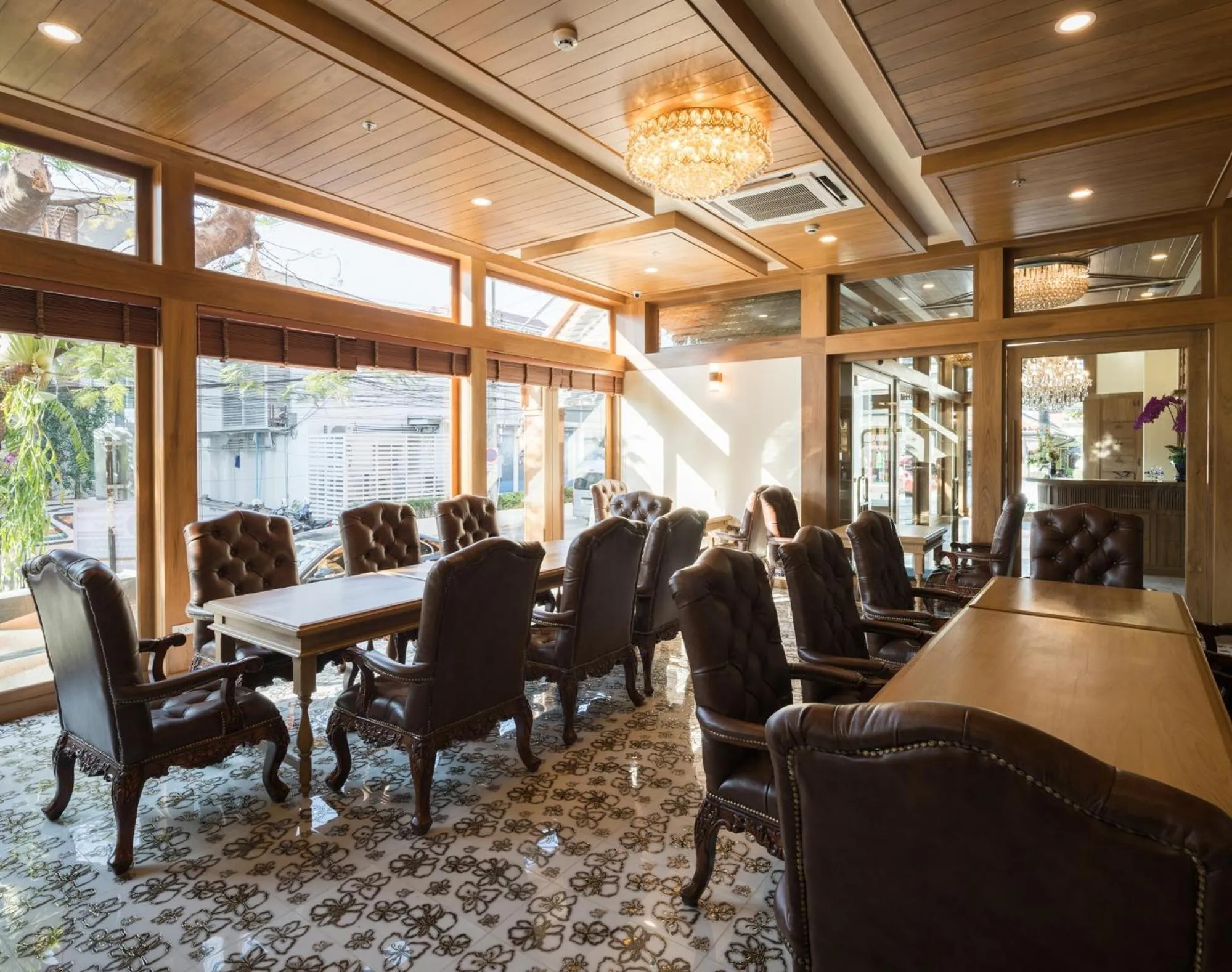 Restaurant/places to eat in Peak Nimman Prestige Hotel