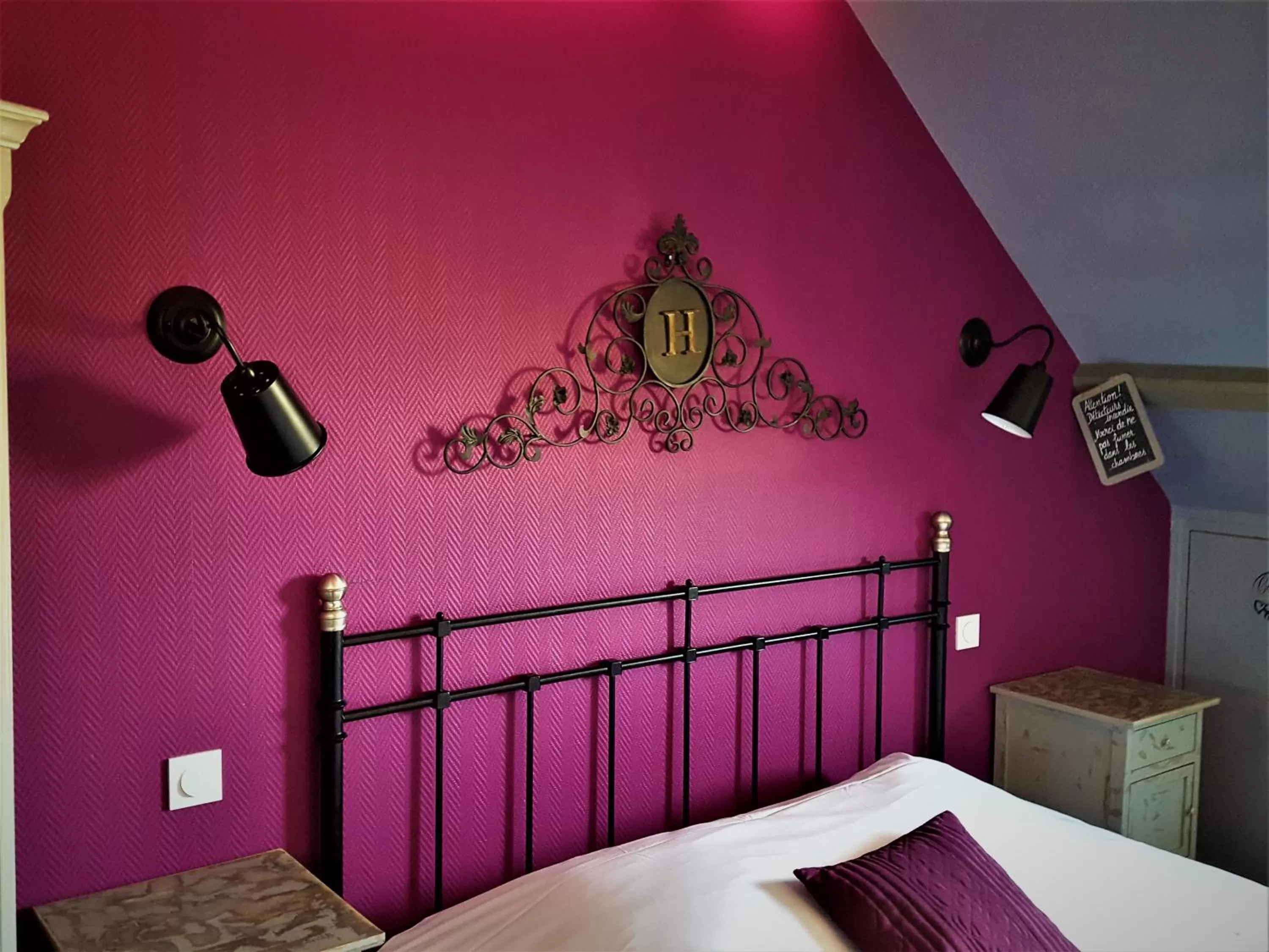 Bed in Hotel restaurant La Pêcherie - Le manoir d'à coté - Les 5 ruches -Logis hôtels