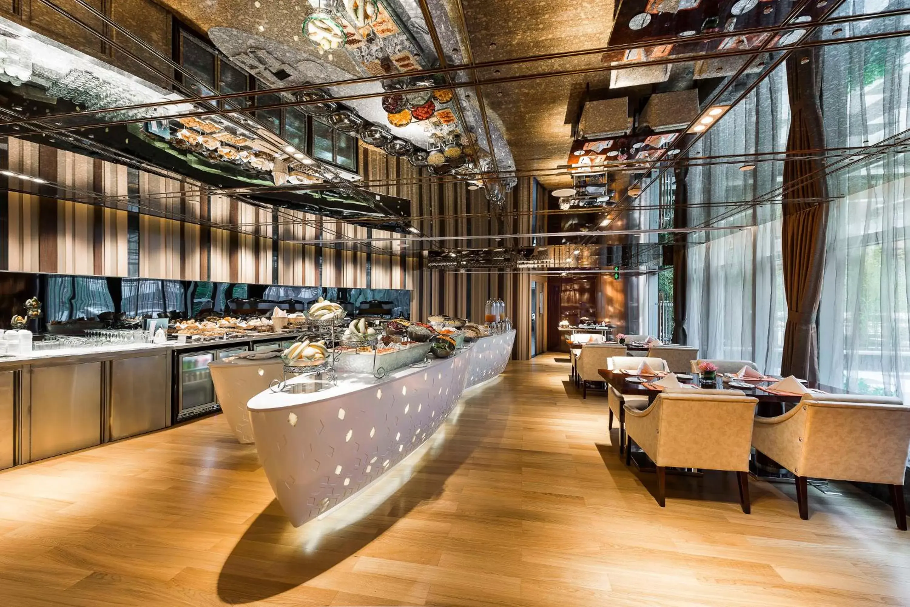 Lounge or bar in Pullman Guangzhou Baiyun Airport - Free Shuttle Bus & Official Registration Agency during Canton Fair Lounge or bar in Pullman Guangzhou Baiyun Airport - Free Shuttle Bus & Official Registration Agency during Canton Fair