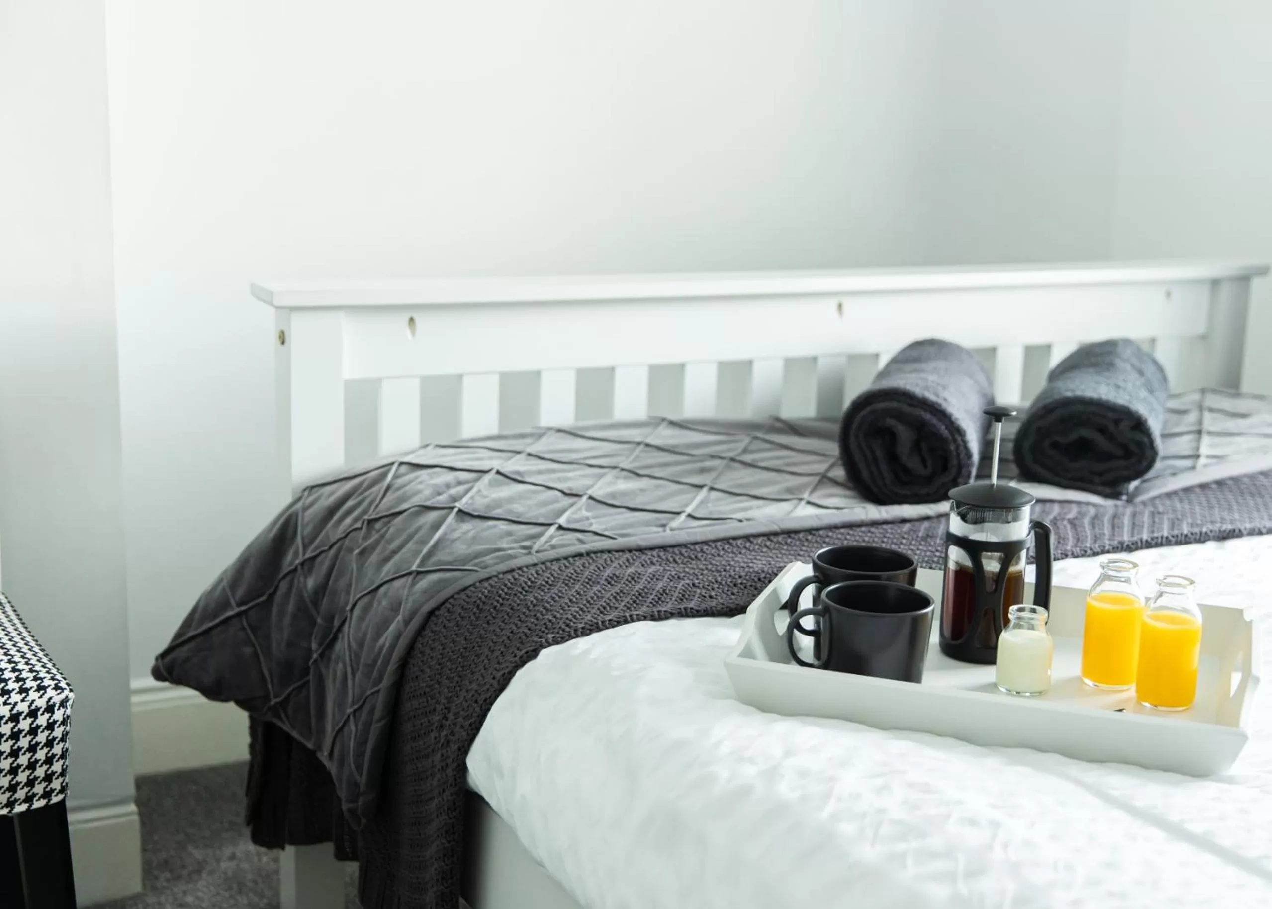 Bedroom, Bed in Entire family home , large rear garden and free parking