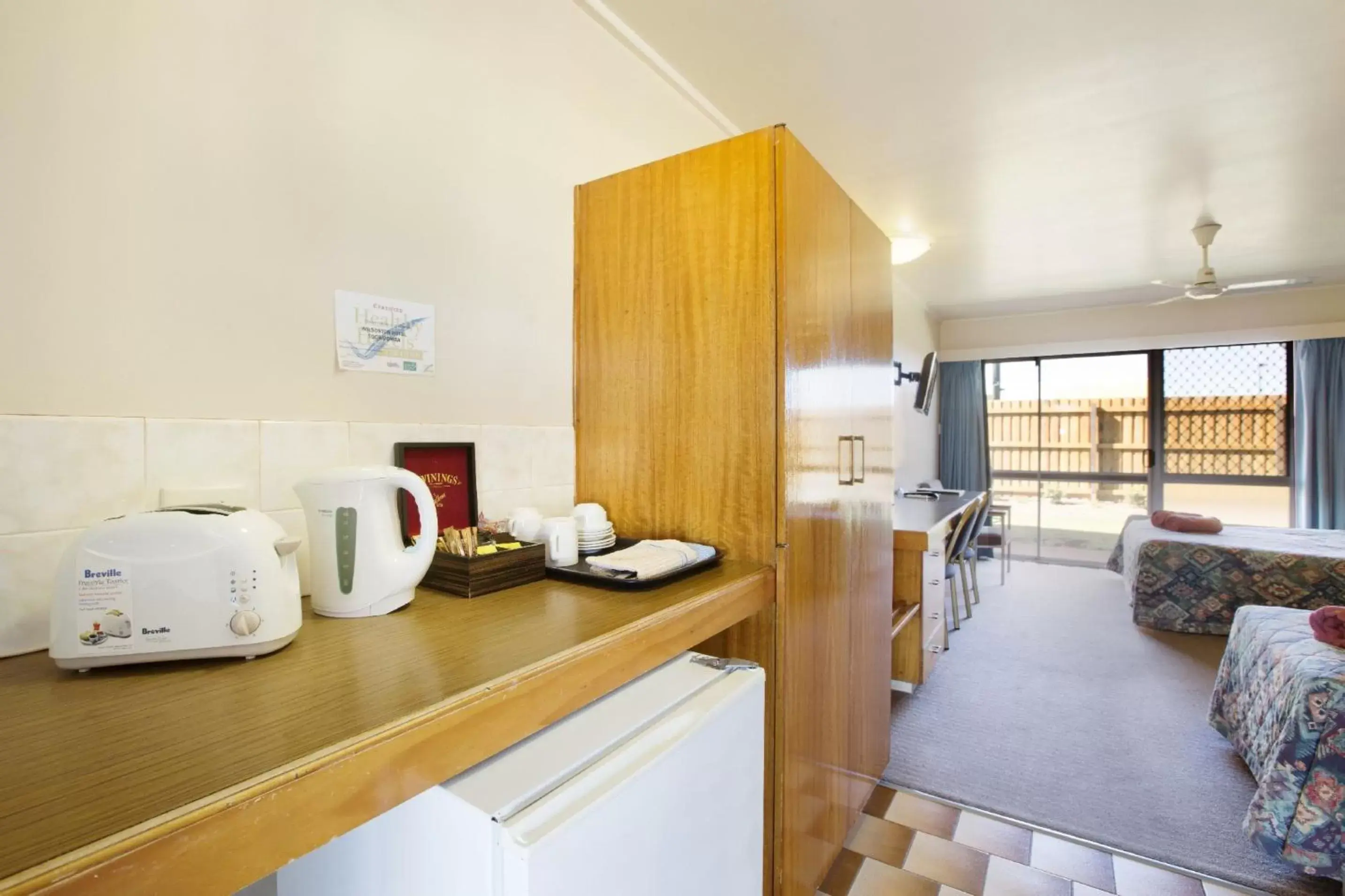 Photo of the whole room, Kitchen/Kitchenette in Wilsonton Hotel Toowoomba