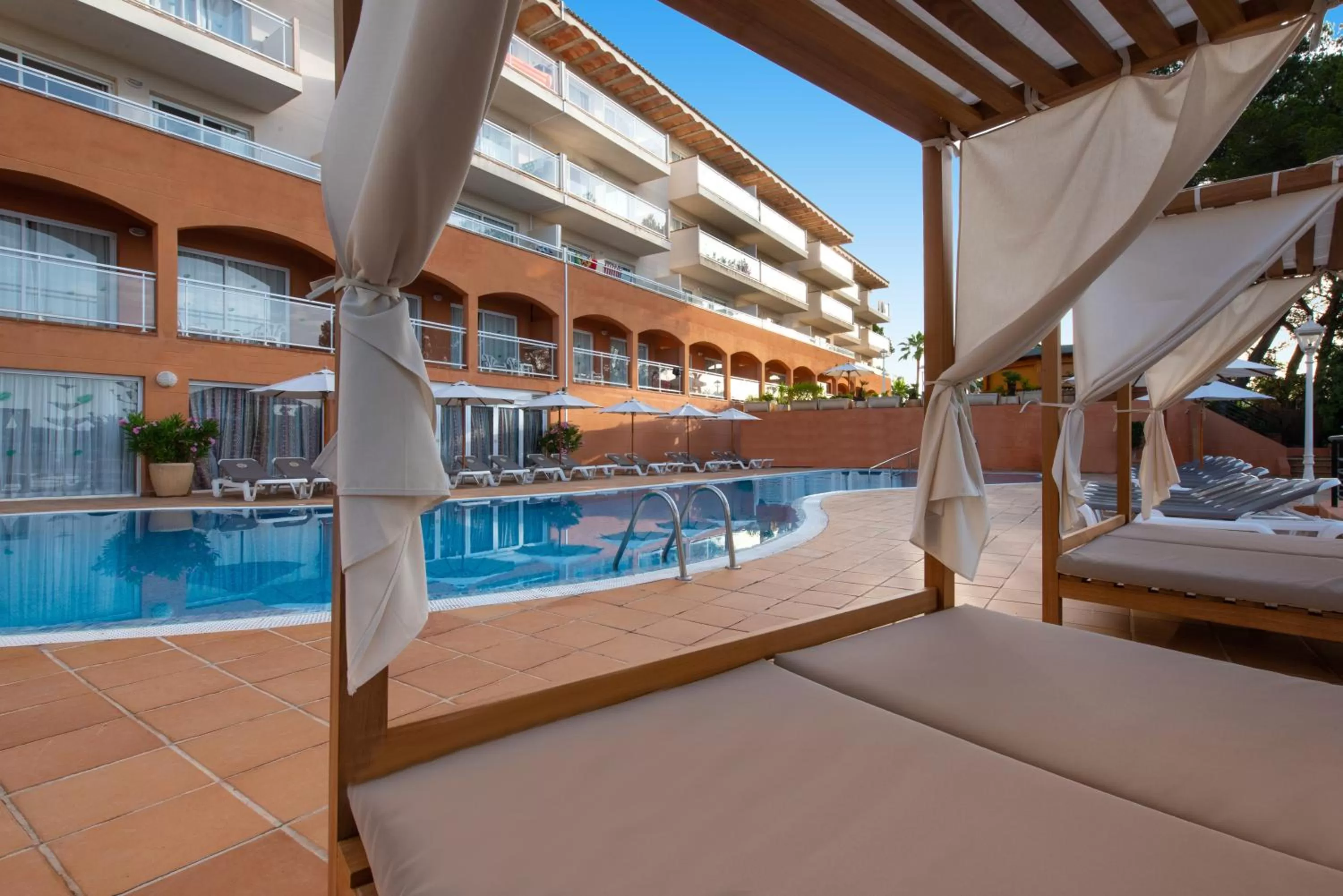 Swimming pool in Valentin Grand Park Suite Hotel