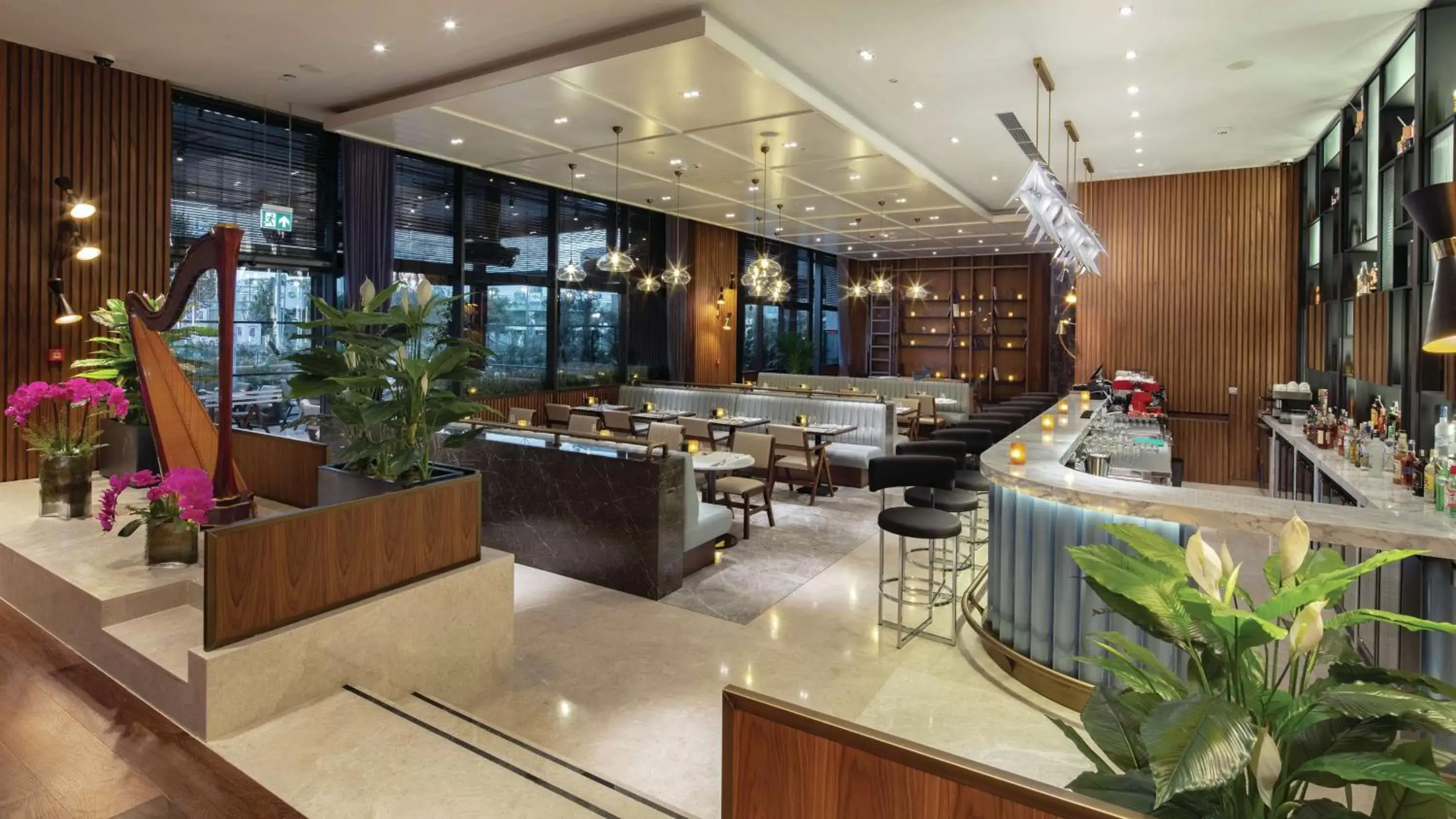 Lounge or bar, Restaurant/Places to Eat in Hilton Istanbul Maslak