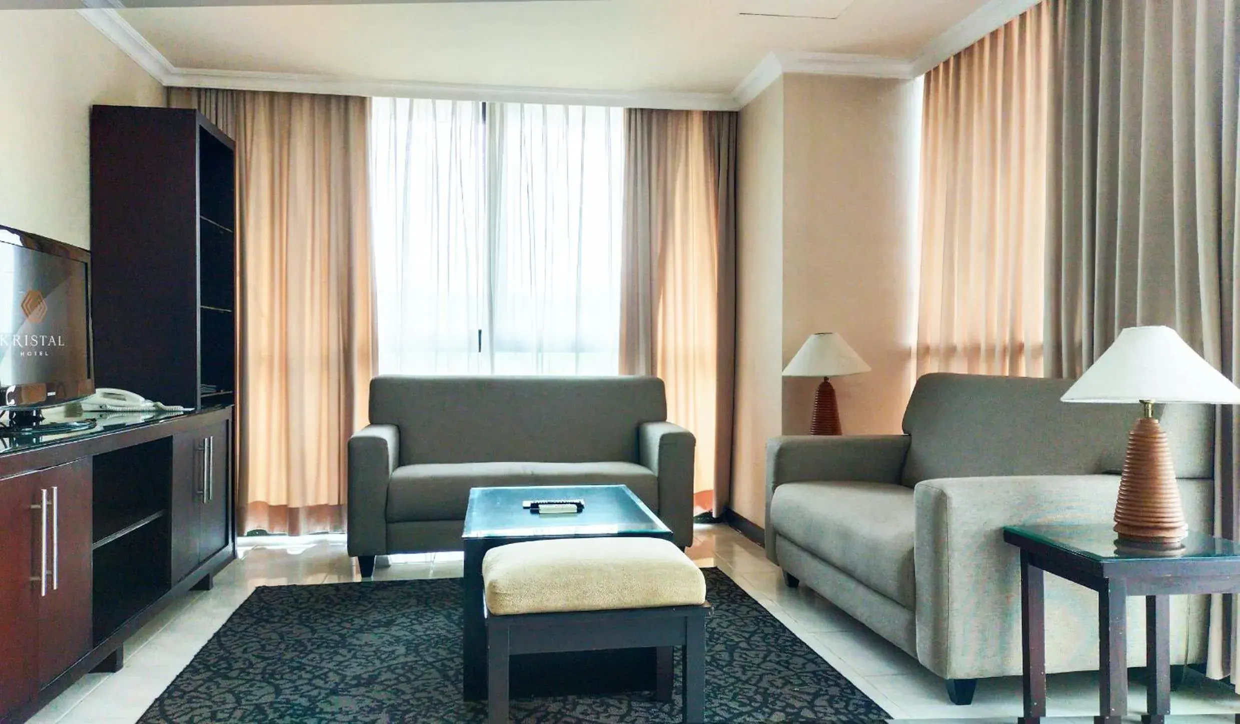 Living room, Seating Area in Kristal Hotel Jakarta