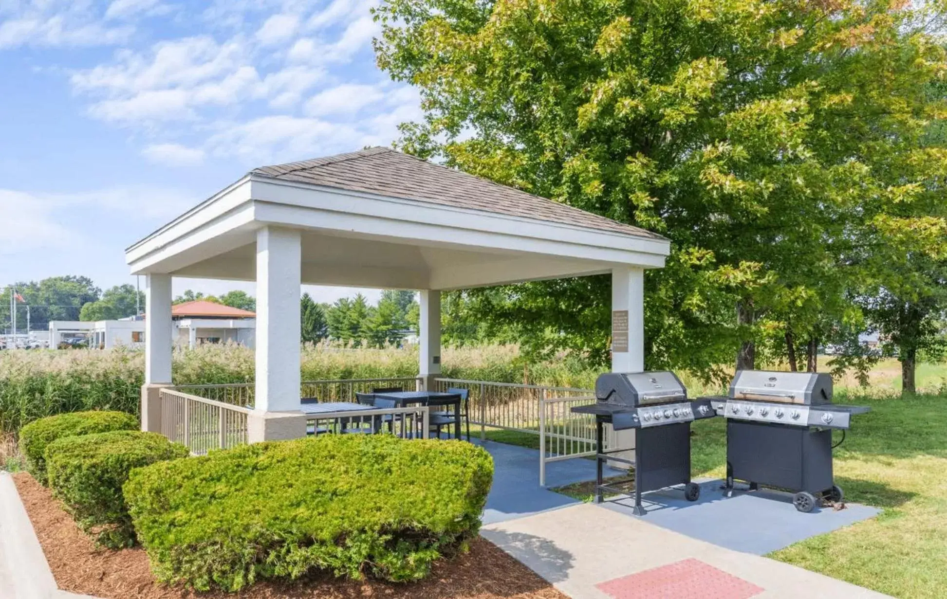 Patio, BBQ Facilities in Candlewood Suites Ofallon, Il - St. Louis Area, an IHG Hotel