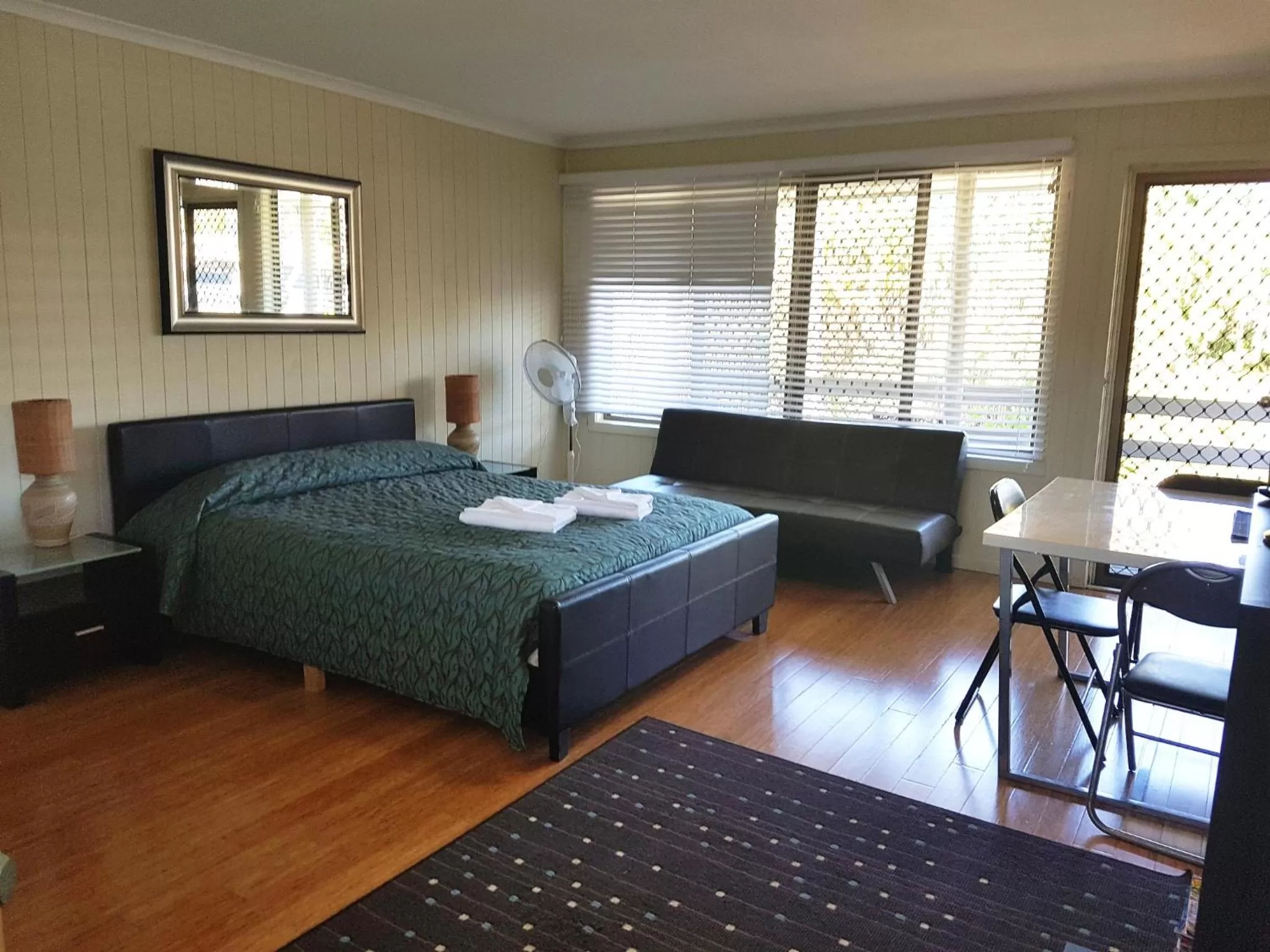 Queen Villa in Sanctuary Lakes Fauna Retreat