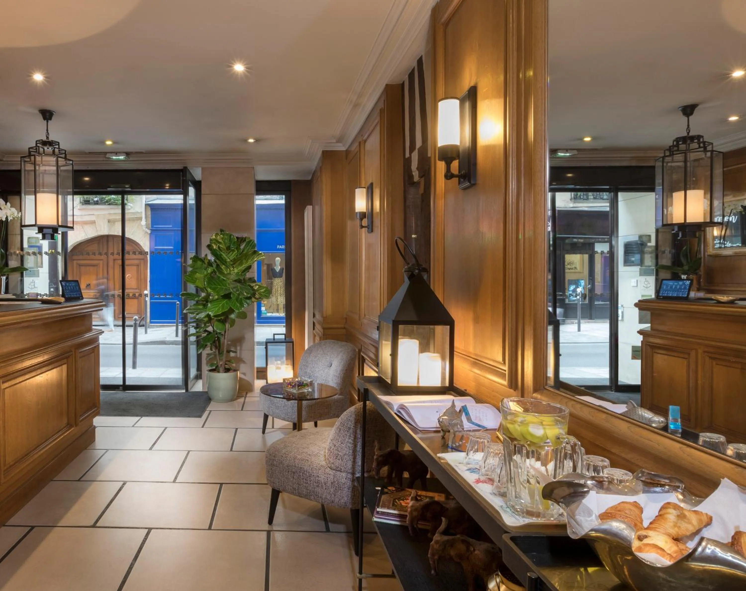 Lobby or reception in Dauphine Saint Germain