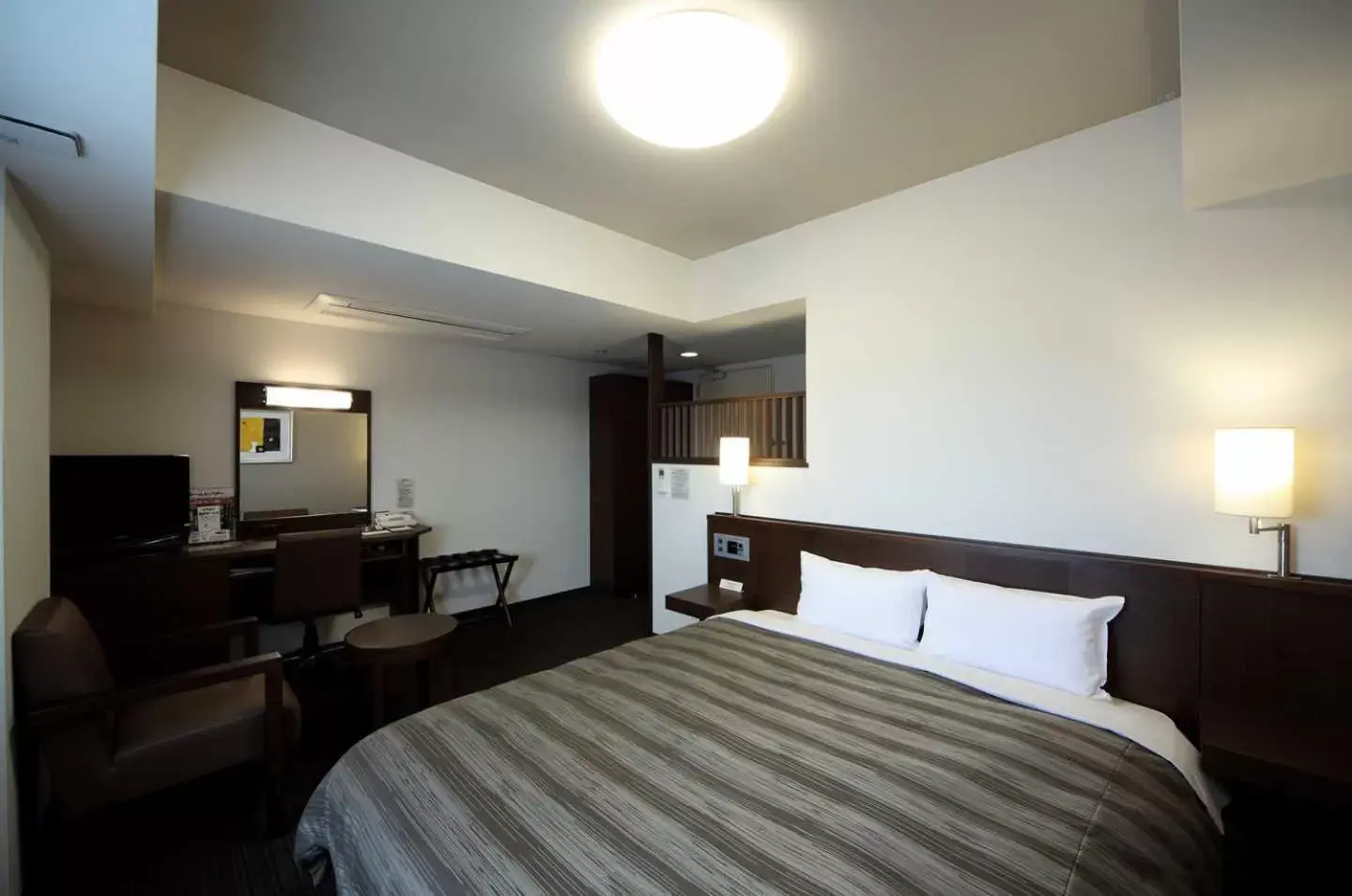 Bed in Hotel Route-Inn Niigata Nishi Inter