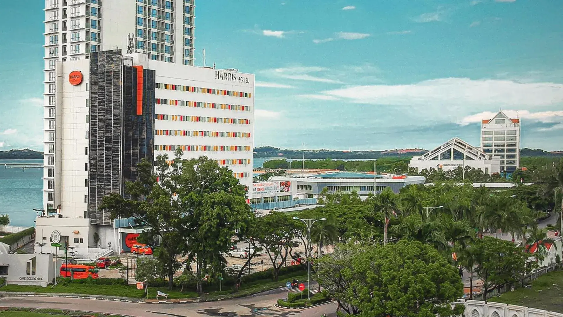 Property building in Harris Hotel Batam Center