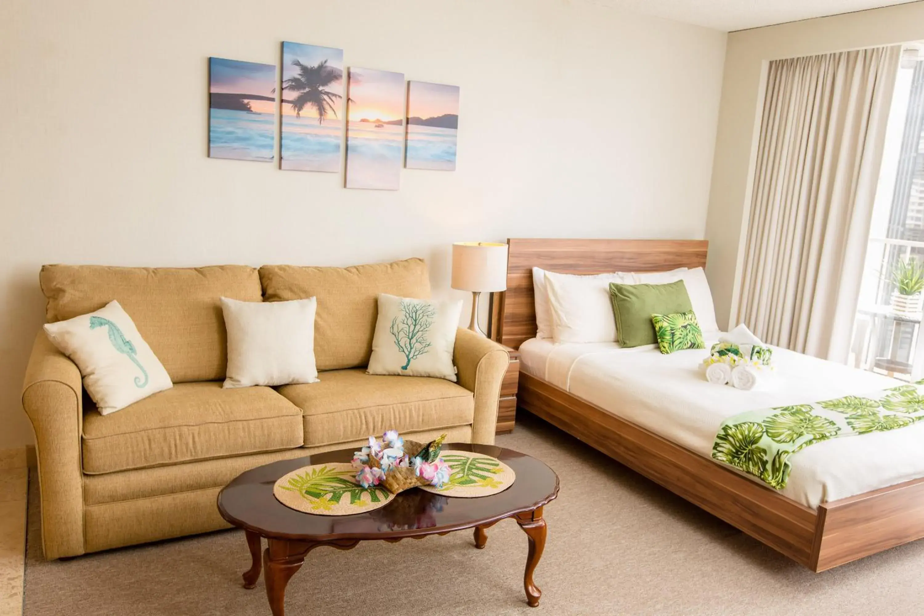 Tropical Studios at Marine Surf Waikiki - FREE PARKING - BEST LOCATION - FULL KITCHEN - SWIMMING POOL