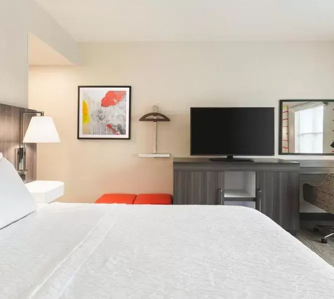 On-site shops, Bed in Snoqualmie Inn by Hotel America On-site shops, Bed in Snoqualmie Inn by Hotel America