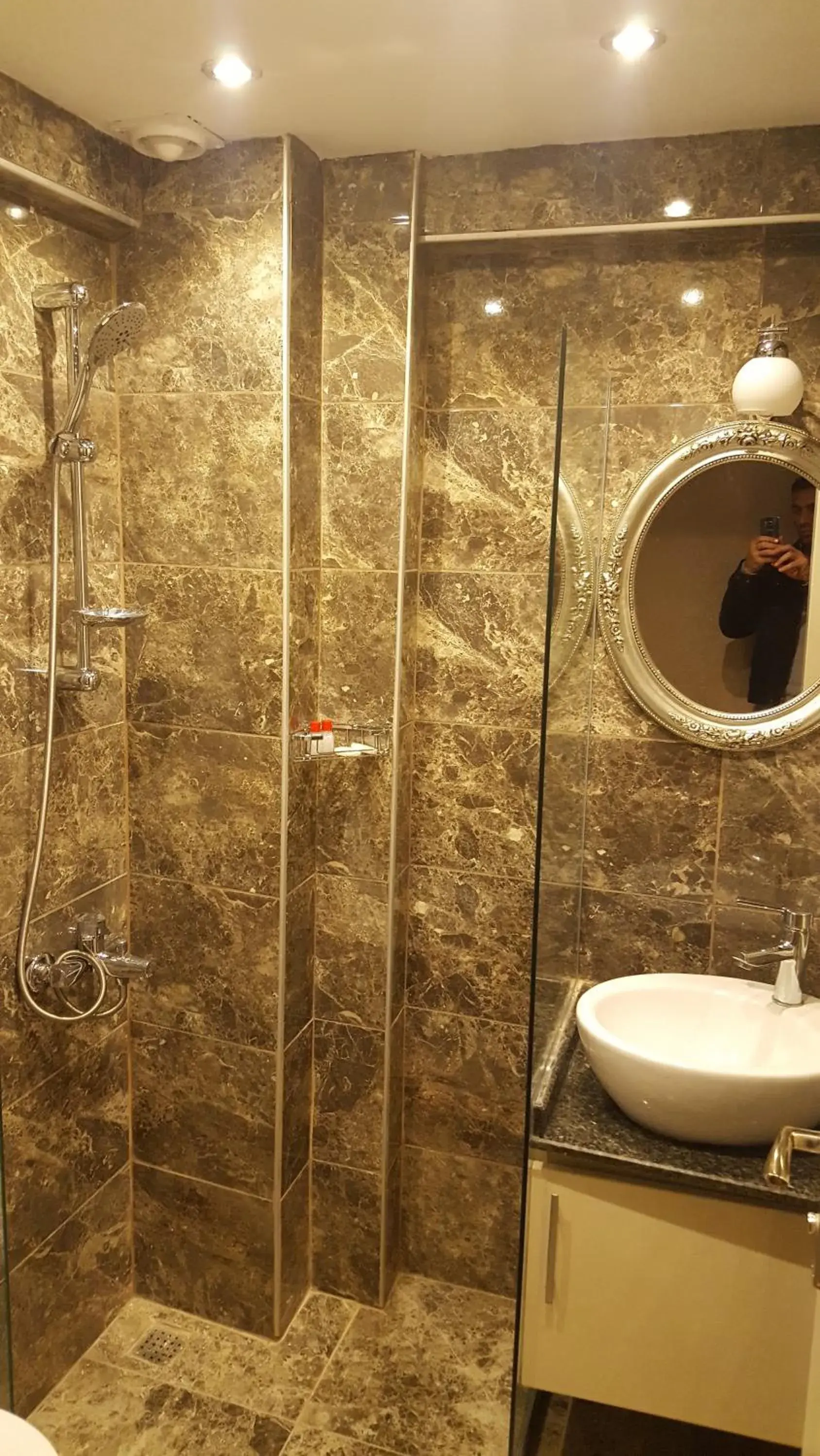 Shower, Bathroom in Sun Comfort Hotel