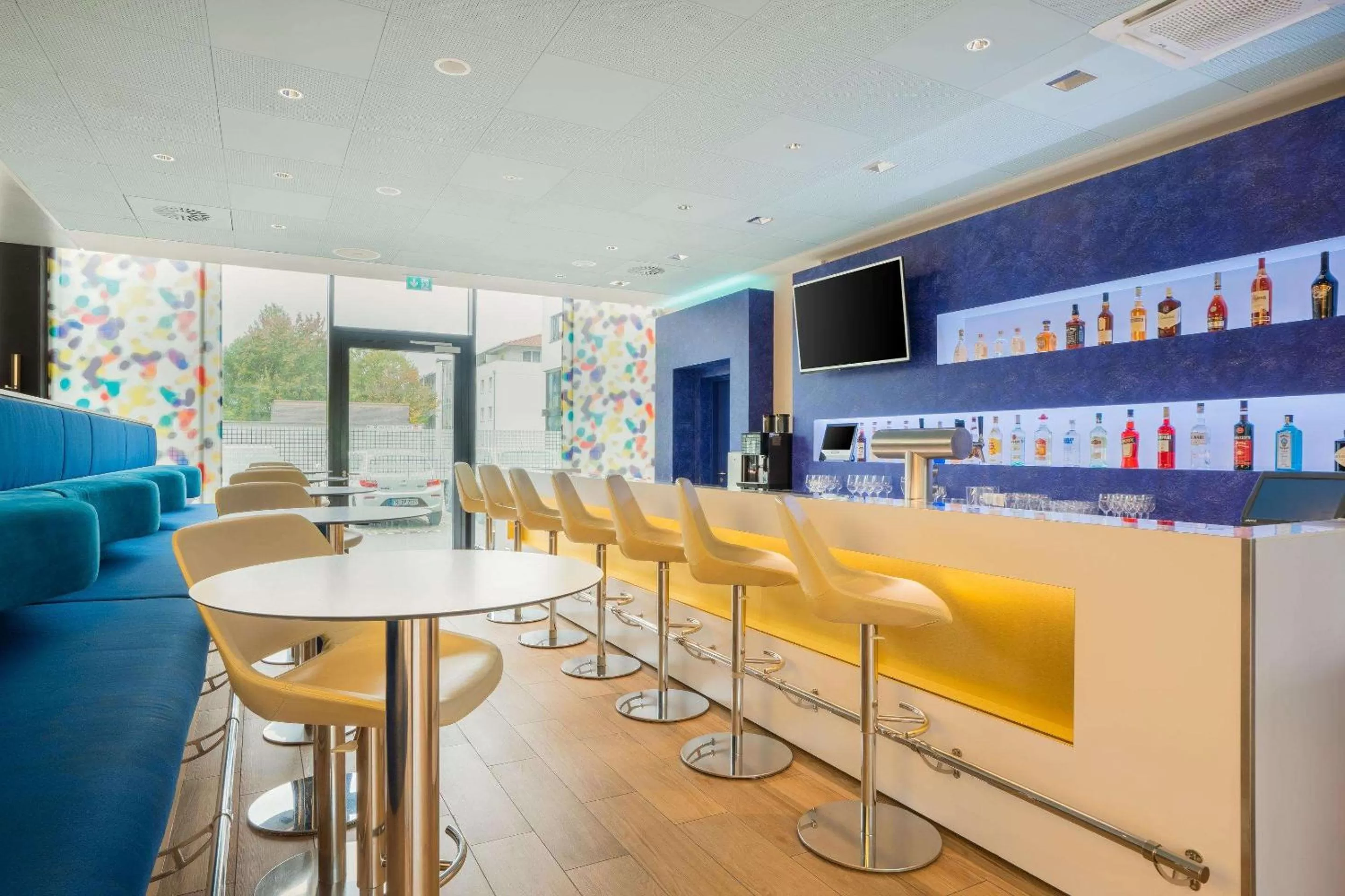 Lounge or bar in Styles Hotel Friedrichshafen