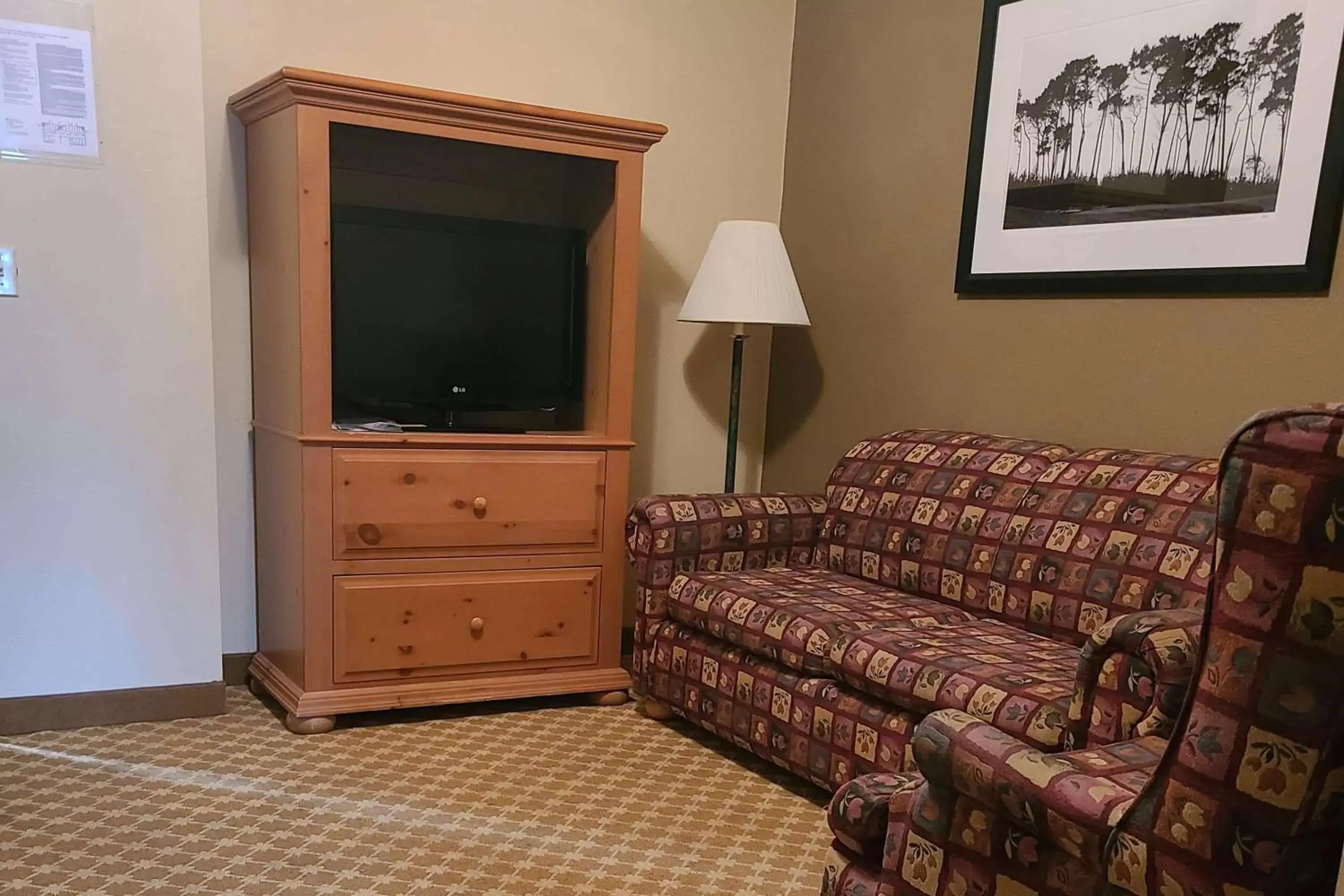 Bedroom, TV/Entertainment Center in AmericInn by Wyndham, Galesburg, IL