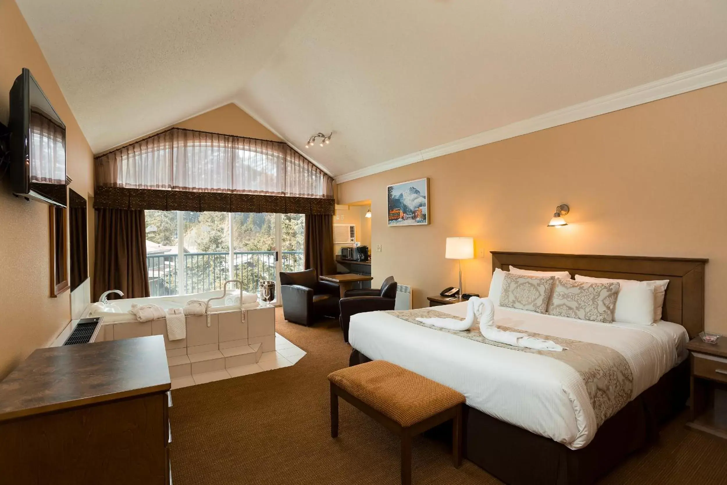 Bedroom, Bed in Irwin's Mountain Inn