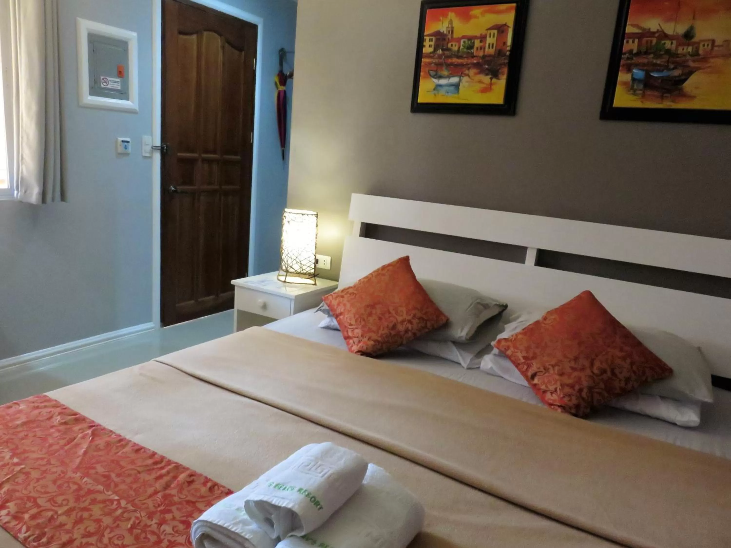 Photo of the whole room, Bed in Kav&#x27;s Beach Resort