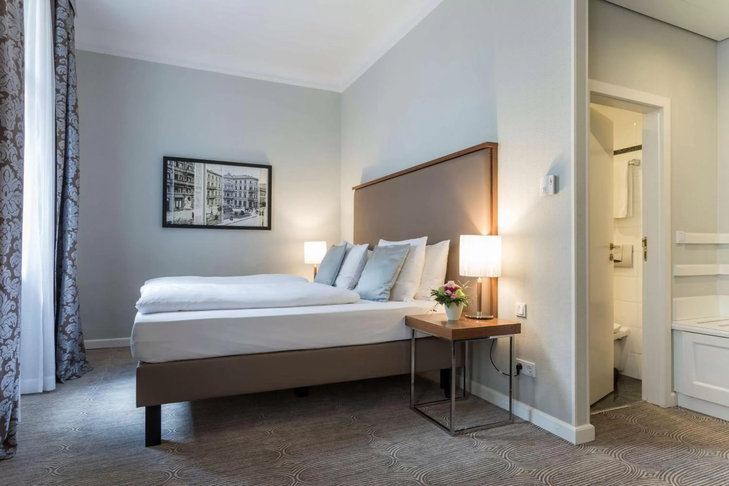 Photo of the whole room, Bed in Radisson Blu Hotel Schwarzer Bock Wiesbaden Photo of the whole room, Bed in Radisson Blu Hotel Schwarzer Bock Wiesbaden