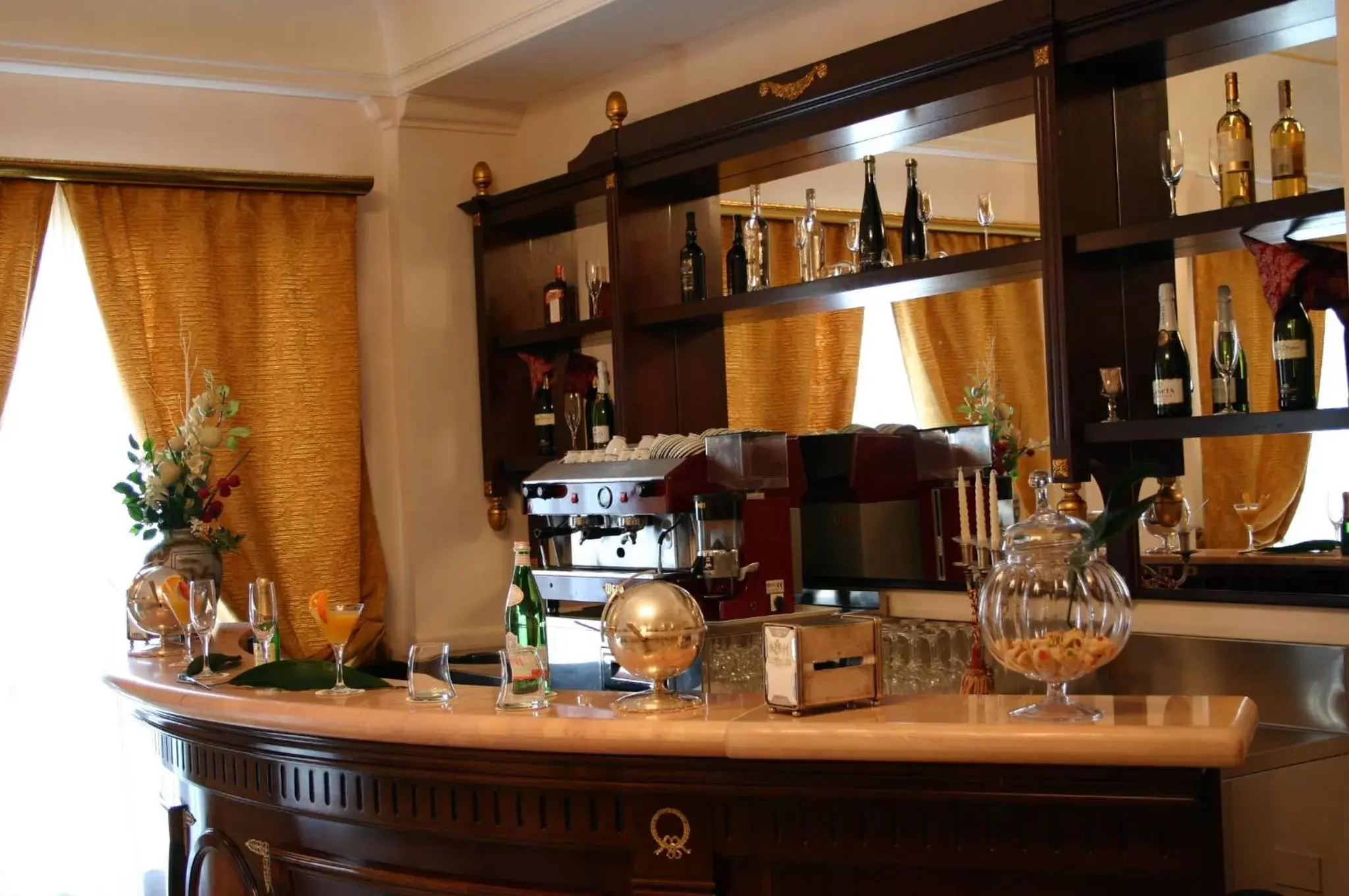 Lounge or bar in Grand Hotel Palace