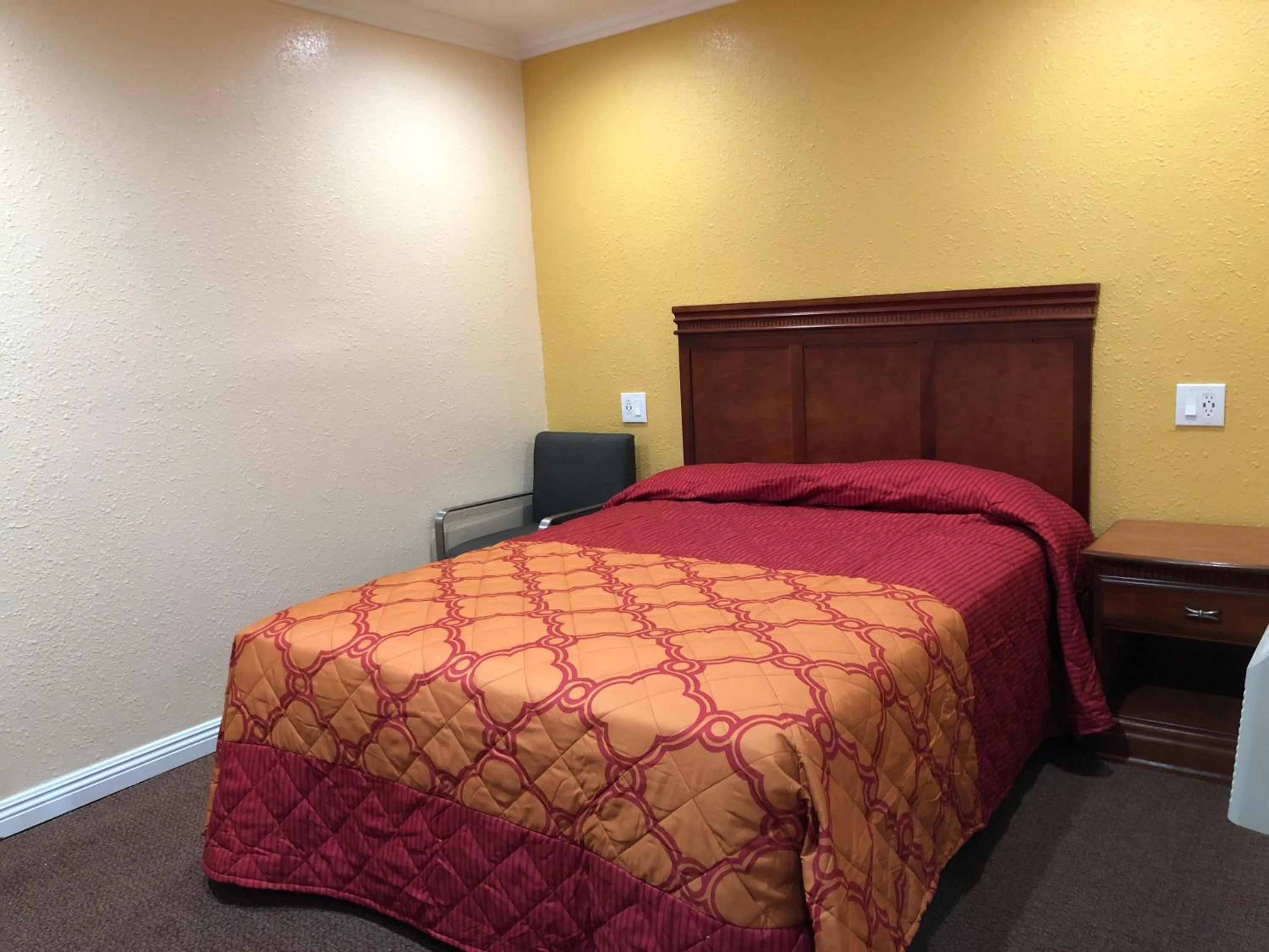 Bed in Rosa Bell Motel - Los Angeles