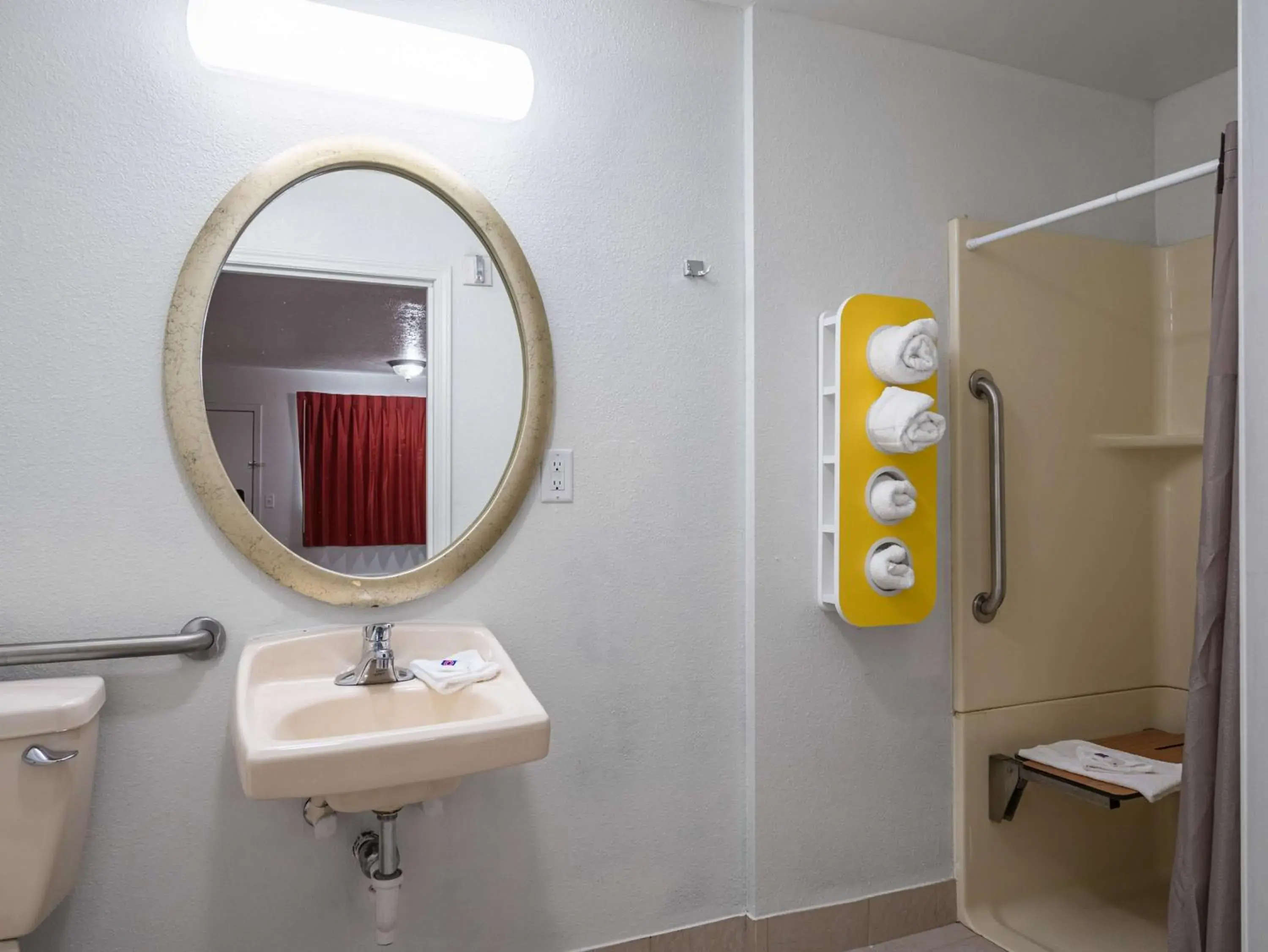 Toilet, Bathroom in Motel 6-Columbus, OH - OSU