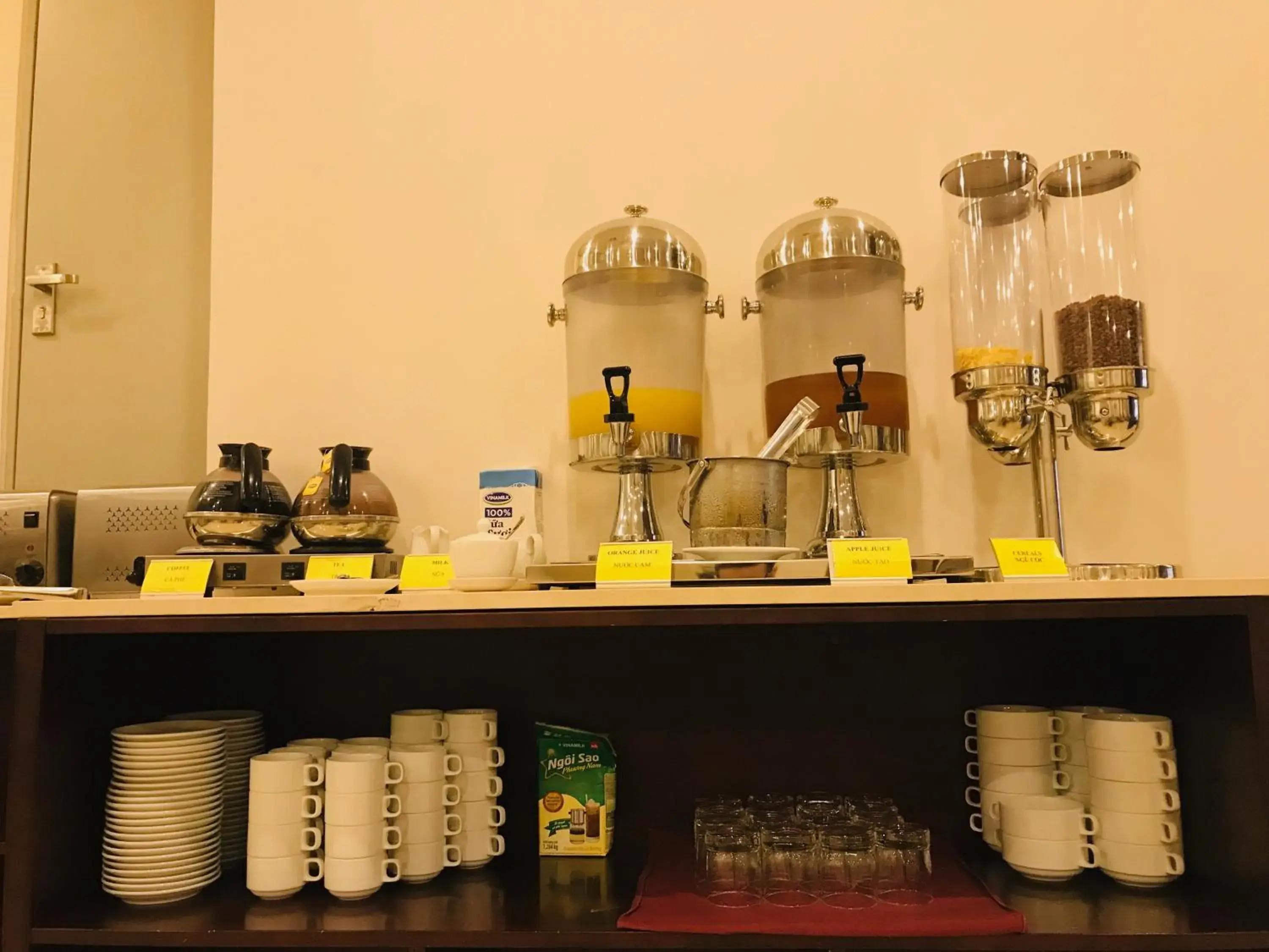 Coffee/tea facilities in Lenid Hotel Tho Nhuom