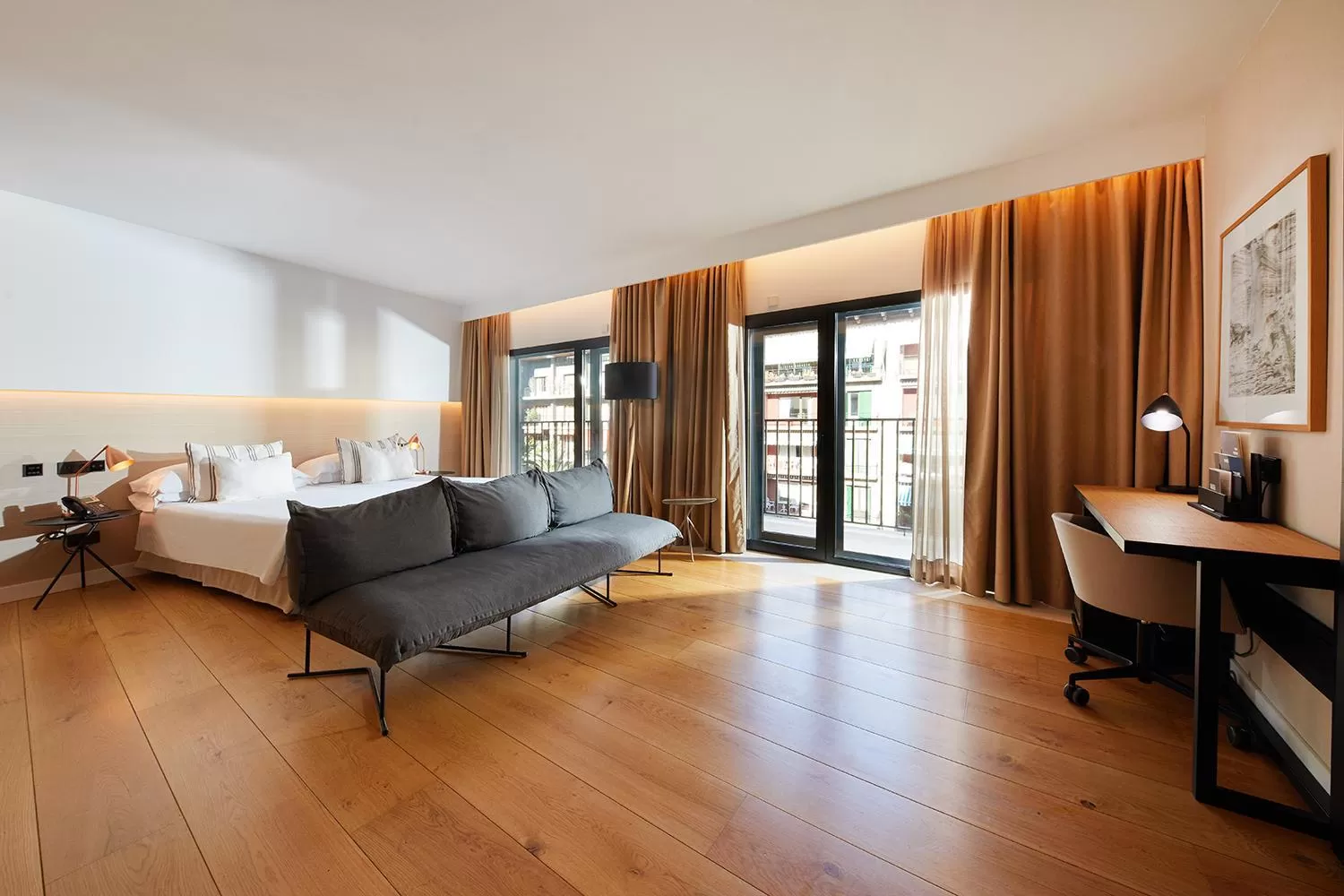 Photo of the whole room, Bed in Nakar Hotel