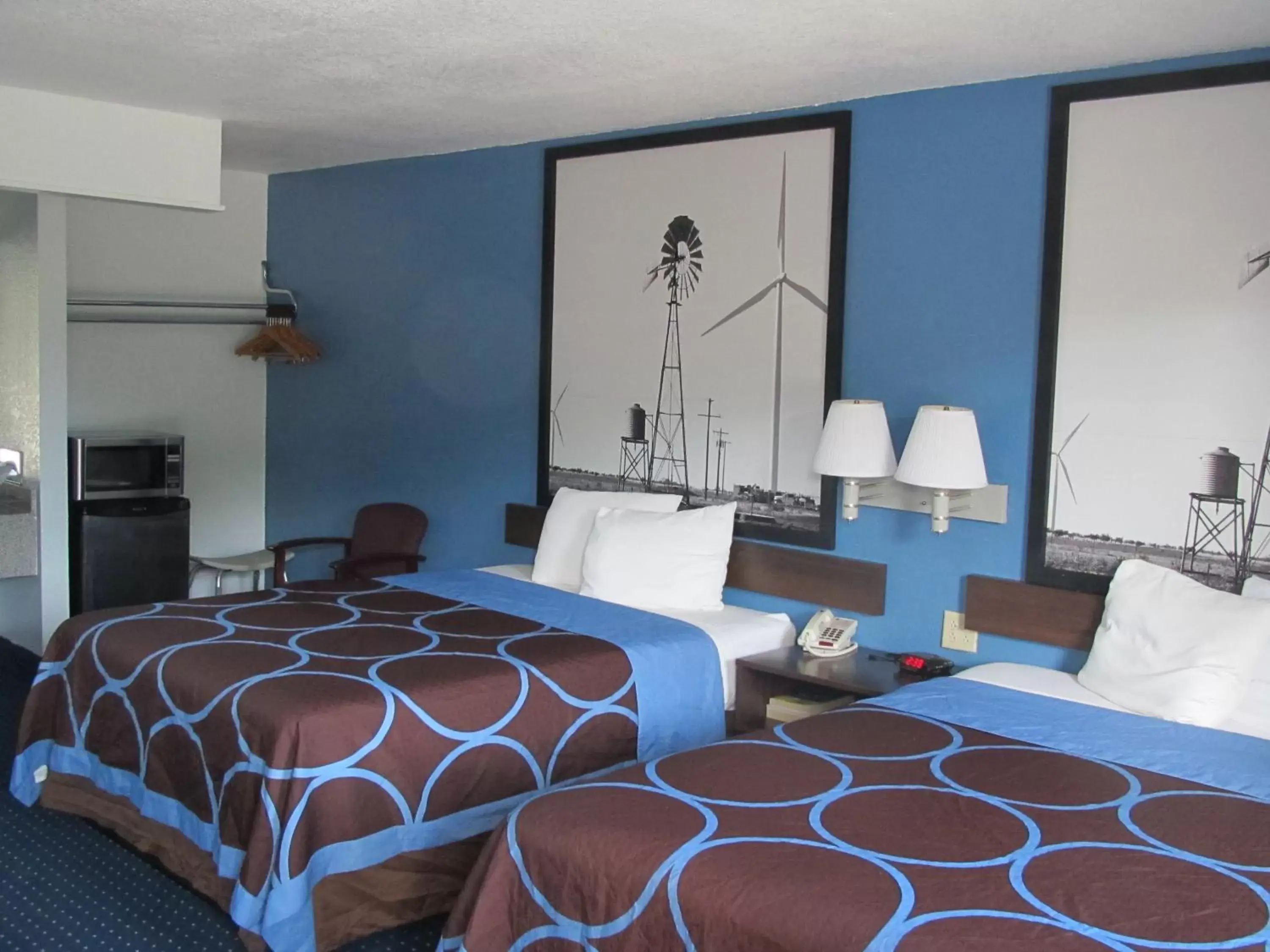 Queen Room with Two Queen Beds - Disability Access/Non-Smoking in Super 8 by Wyndham Dumas TX